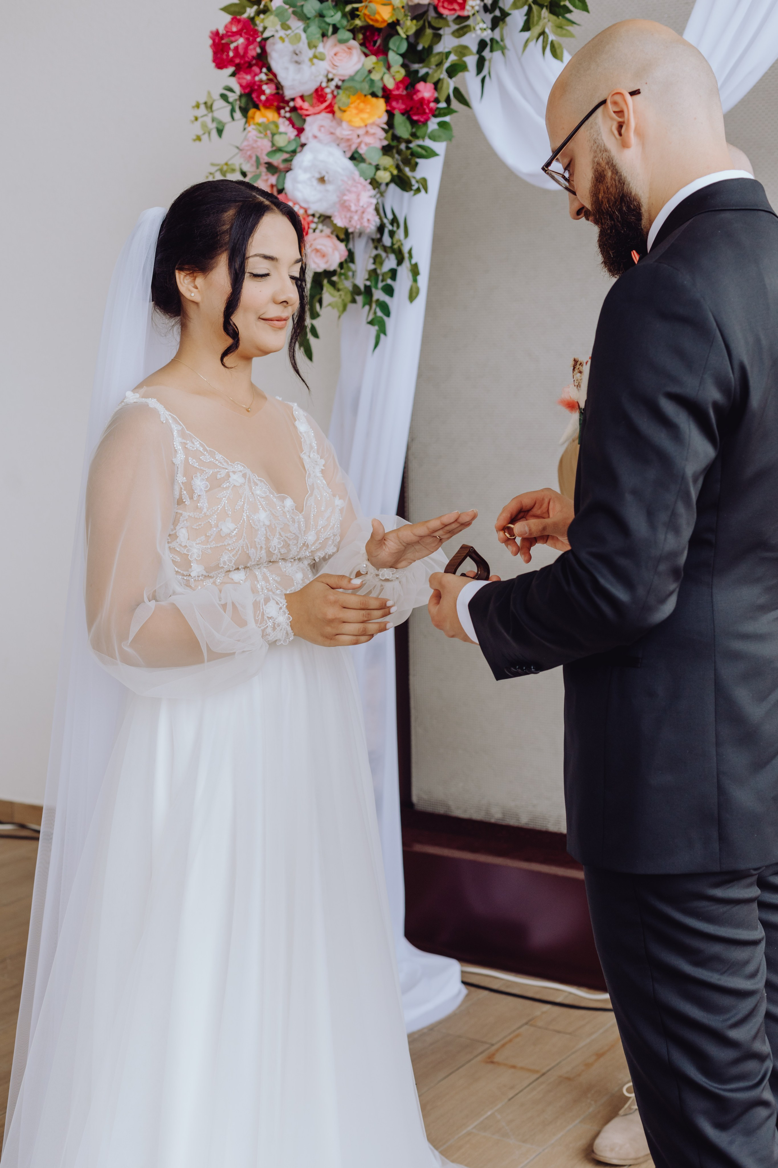 Moise & Delia. Wedding & couple photographer from Romania Rut Vetan
