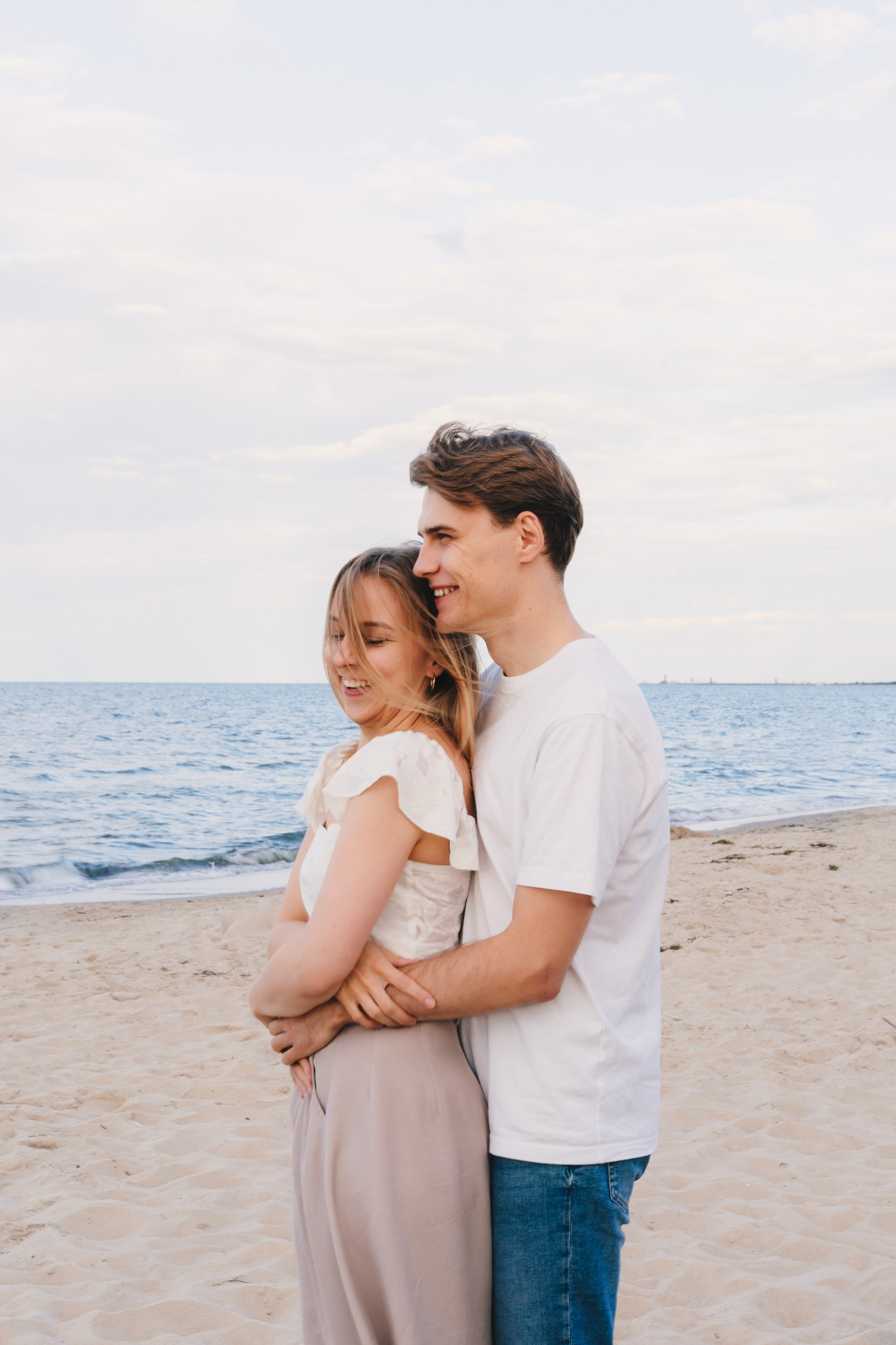 Gracjana i Damian, sesja narzeczeńska nad morzem. Fotograf ślubny & lifestyle Gdańsk, Karolina Baczewska