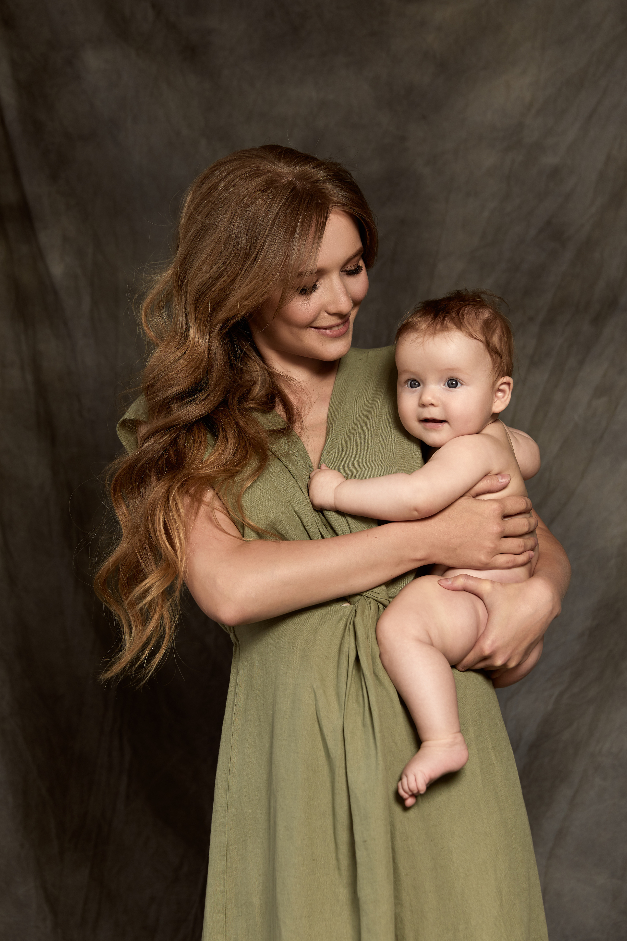 Schwanger Fotoshooting Babybauch, pregnant woman photo, Schwangerschaft foto, Fotograf in Deutschland, Weiss und schwarz foto , fotograf in Schweinfurt , Fotograf in Frankfurt, Fotograf in Würzburg,  Schweinfurt foto , Nuremberg fotograf , fotograf in der nähe , fotograf in München , fotograf in meiner nähe, Schweinfurt foto, Schweinfurt Fotogeschäft, Schweinfurt fotoshooting, Familienfoto Schweinfurt