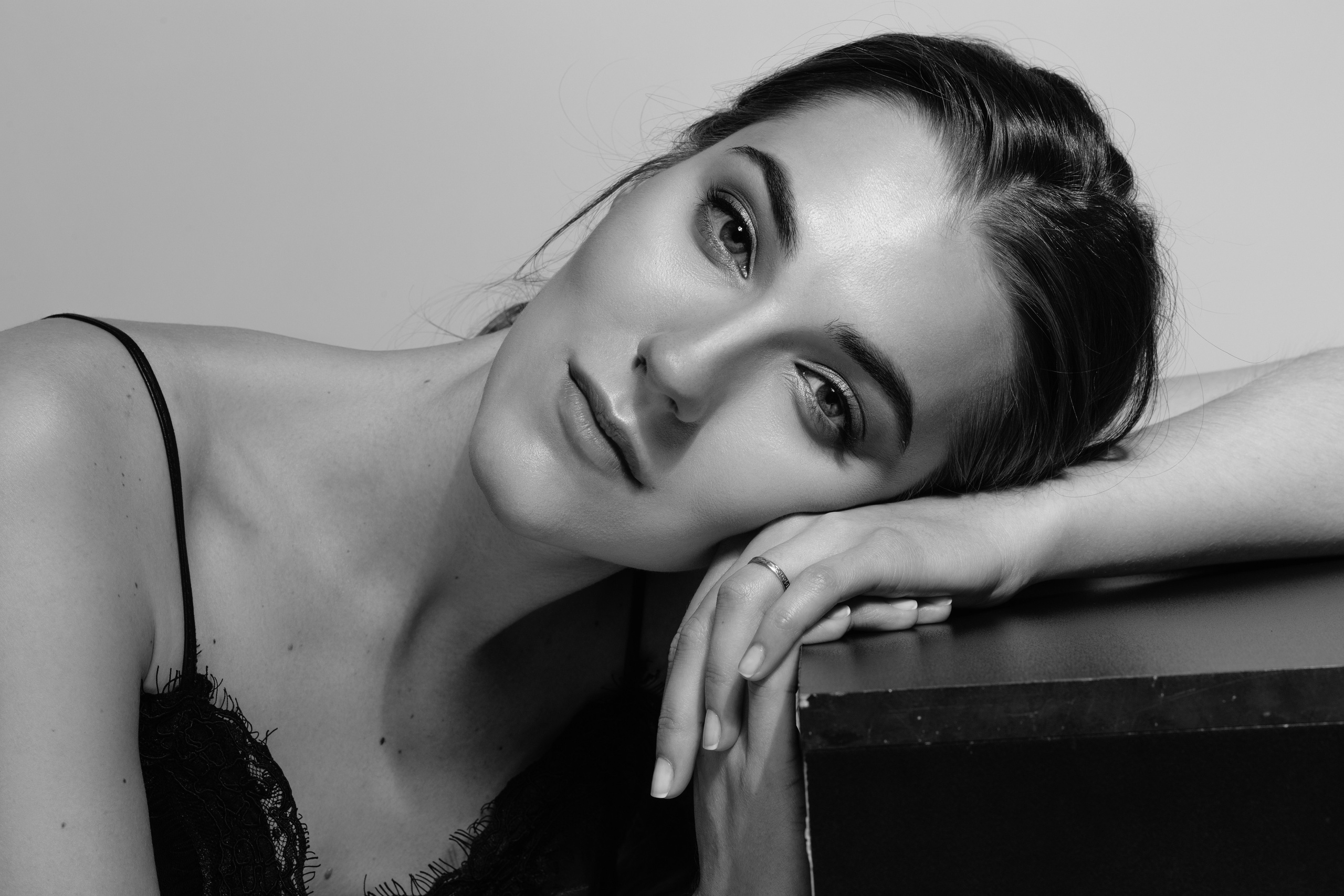 Beautiful black and white portrait, Black and white portrait , editorial photo, Fotograf in Deutschland, Weiss und schwarz foto ,  fotograf in Schweinfurt , Fotograf in Frankfurt, Fotograf in Würzburg, Modefotograf, Hochzeitsfotograf, Schweinfurt foto , Bayern Foto, Erlangen fotograf, Nuremberg fotograf , fotograf in der nähe , fotograf in München , fotograf in Regensburg, fotograf in meiner nähe, Schweinfurt foto, Schweinfurt Fotogeschäft, Schweinfurt fotoshooting, Schweinfurt Hochzeit 