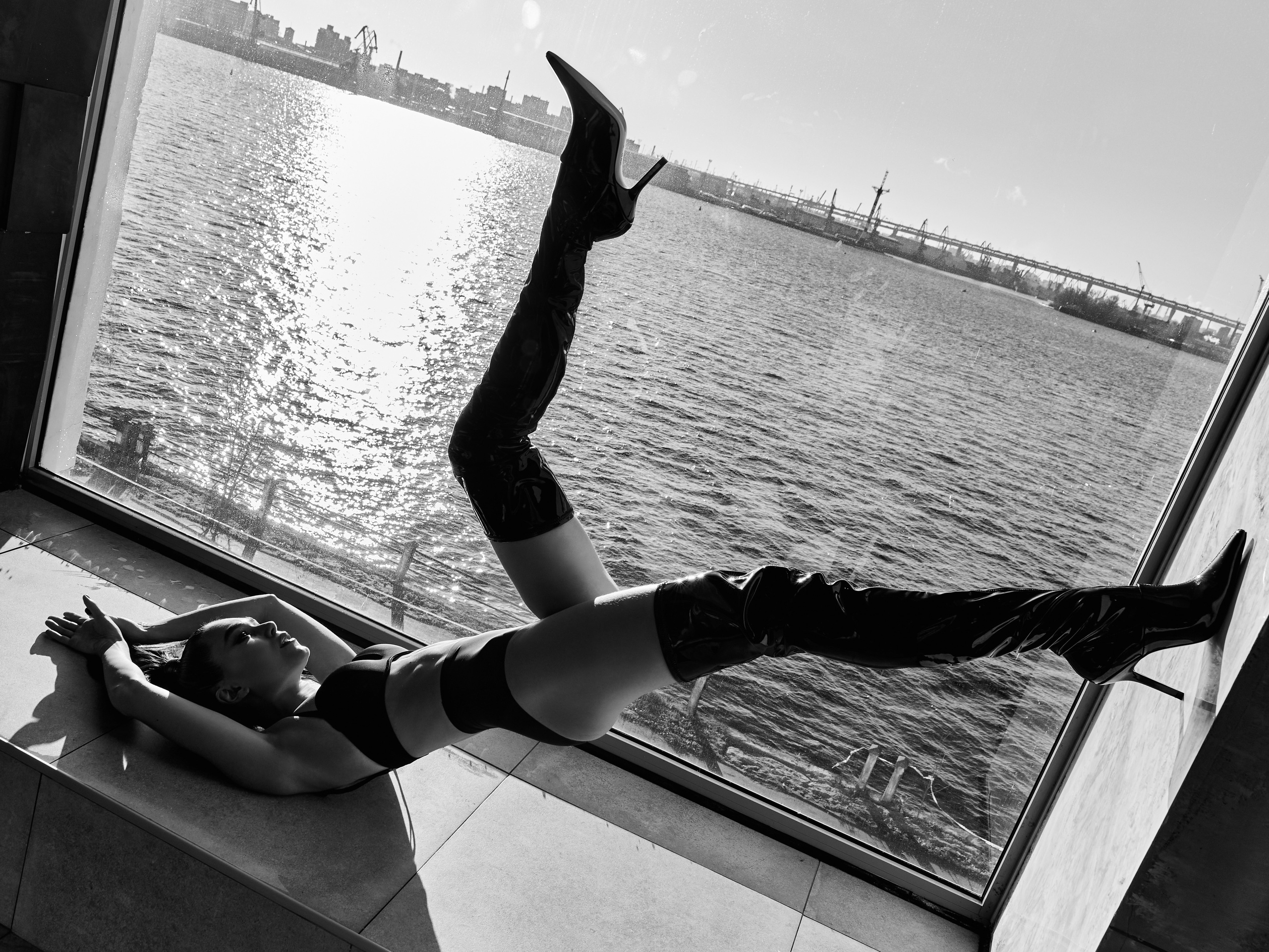 girl with sexy legs is laying on the floor big window sea, Beautiful black and white portrait, Black and white portrait , editorial photo, Fotograf in Deutschland, Weiss und schwarz foto ,  fotograf in Schweinfurt , Fotograf in Frankfurt, Fotograf in Würzburg, Modefotograf, Hochzeitsfotograf, Schweinfurt foto , Bayern Foto, Erlangen fotograf, Nuremberg fotograf , fotograf in der nähe , fotograf in München , fotograf in Regensburg, fotograf in meiner nähe, Schweinfurt foto, Schweinfurt Fotogeschäft, Schweinfurt fotoshooting, Schweinfurt Hochzeit 