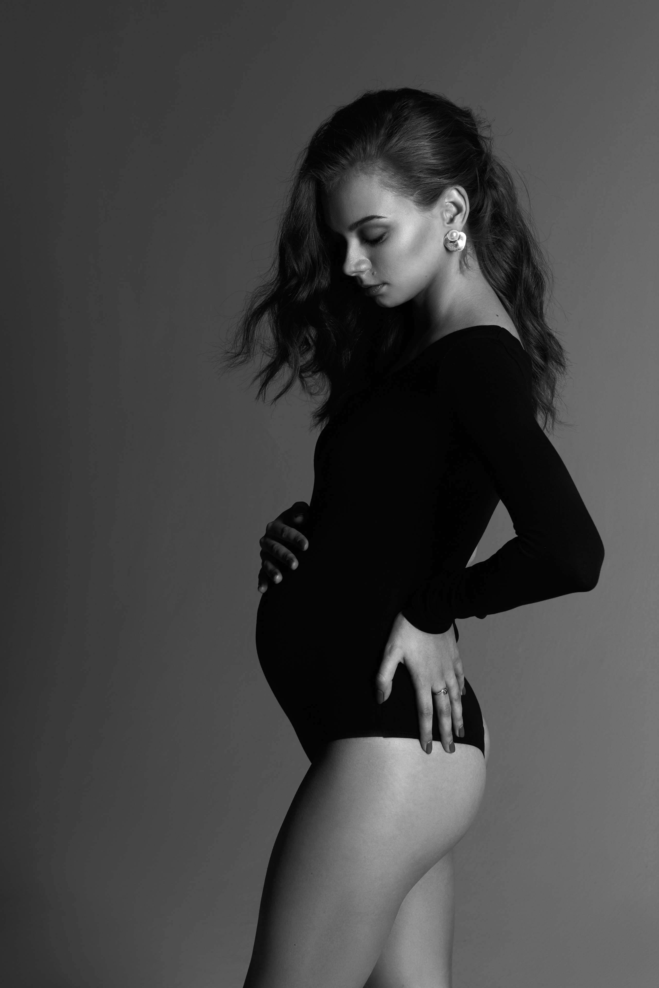 Schwanger Fotoshooting Babybauch, pregnant woman photo, Schwangerschaft foto, Fotograf in Deutschland, Weiss und schwarz foto , fotograf in Schweinfurt , Fotograf in Frankfurt, Fotograf in Würzburg,  Schweinfurt foto , Nuremberg fotograf , fotograf in der nähe , fotograf in München , fotograf in meiner nähe, Schweinfurt foto, Schweinfurt Fotogeschäft, Schweinfurt fotoshooting, 