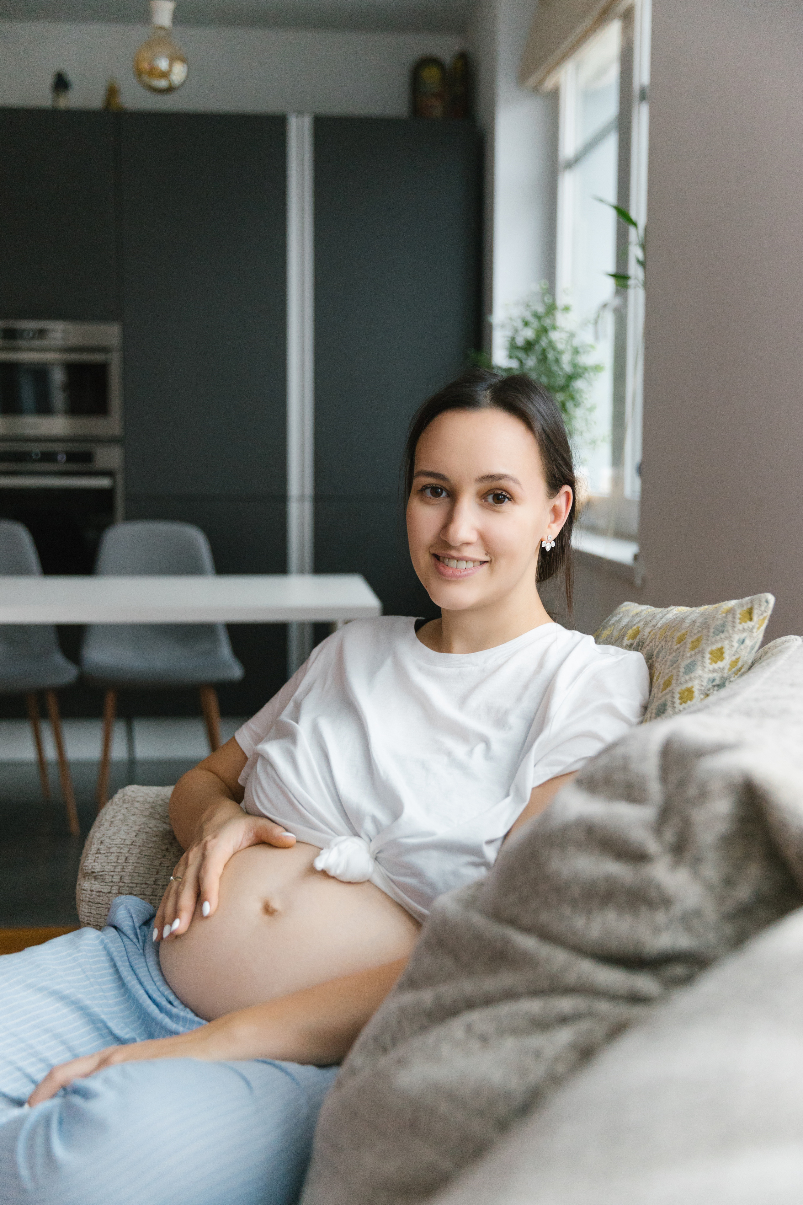 Schwanger Fotoshooting Babybauch, pregnant woman photo, Schwangerschaft foto, Fotograf in Deutschland, Weiss und schwarz foto , fotograf in Schweinfurt , Fotograf in Frankfurt, Fotograf in Würzburg,  Schweinfurt foto , Nuremberg fotograf , fotograf in der nähe , fotograf in München , fotograf in meiner nähe, Schweinfurt foto, Schweinfurt Fotogeschäft, Schweinfurt fotoshooting, 