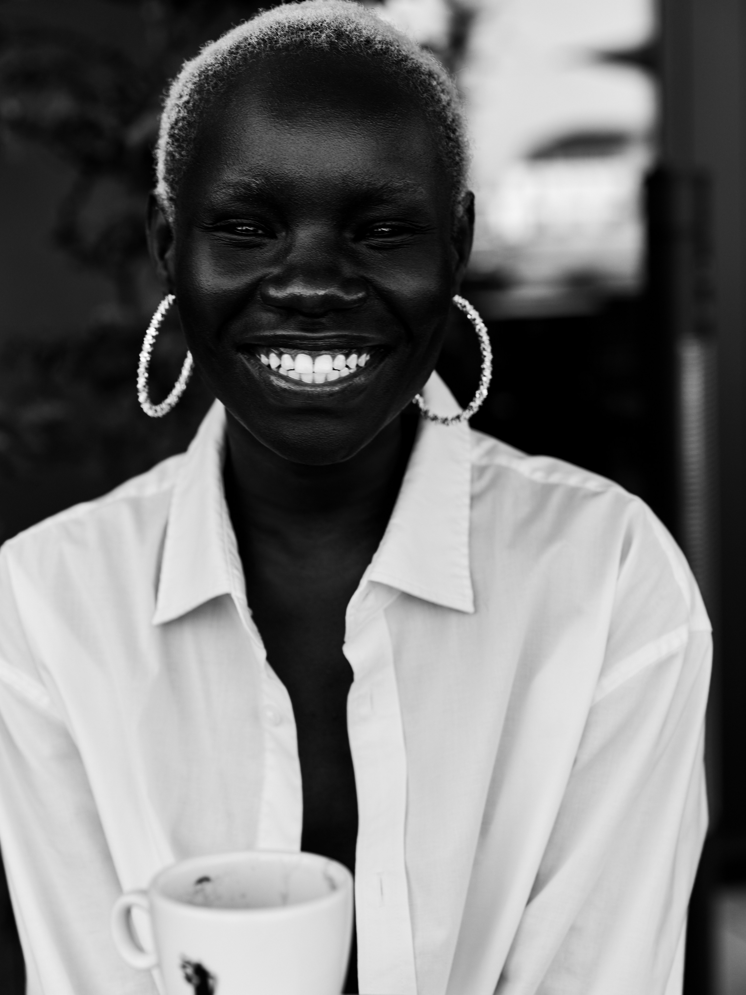 Black woman smiling with beautiful teeth, Beautiful black and white portrait, Black and white portrait , editorial photo, Fotograf in Deutschland, Weiss und schwarz foto ,  fotograf in Schweinfurt , Fotograf in Frankfurt, Fotograf in Würzburg, Modefotograf, Hochzeitsfotograf, Schweinfurt foto , Bayern Foto, Erlangen fotograf, Nuremberg fotograf , fotograf in der nähe , fotograf in München , fotograf in Regensburg, fotograf in meiner nähe, Schweinfurt foto, Schweinfurt Fotogeschäft, Schweinfurt fotoshooting, Schweinfurt Hochzeit 