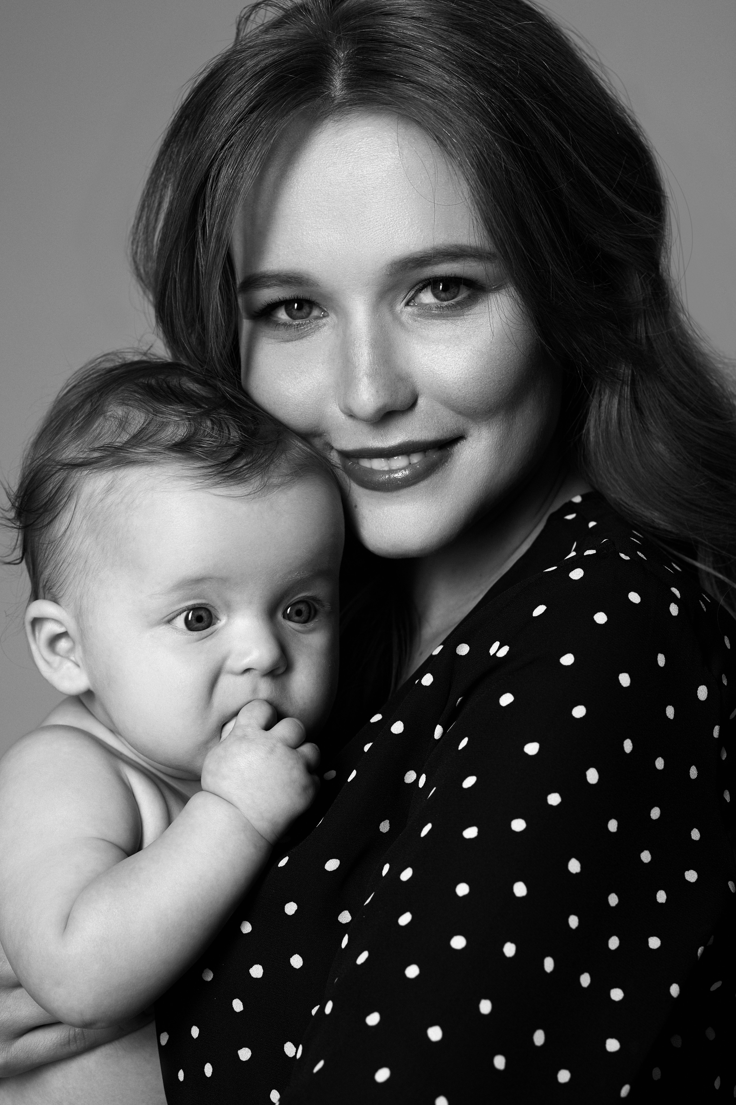 Schwanger Fotoshooting Babybauch, pregnant woman photo, Schwangerschaft foto, Fotograf in Deutschland, Weiss und schwarz foto , fotograf in Schweinfurt , Fotograf in Frankfurt, Fotograf in Würzburg,  Schweinfurt foto , Nuremberg fotograf , fotograf in der nähe , fotograf in München , fotograf in meiner nähe, Schweinfurt foto, Schweinfurt Fotogeschäft, Schweinfurt fotoshooting, Familienfoto Schweinfurt