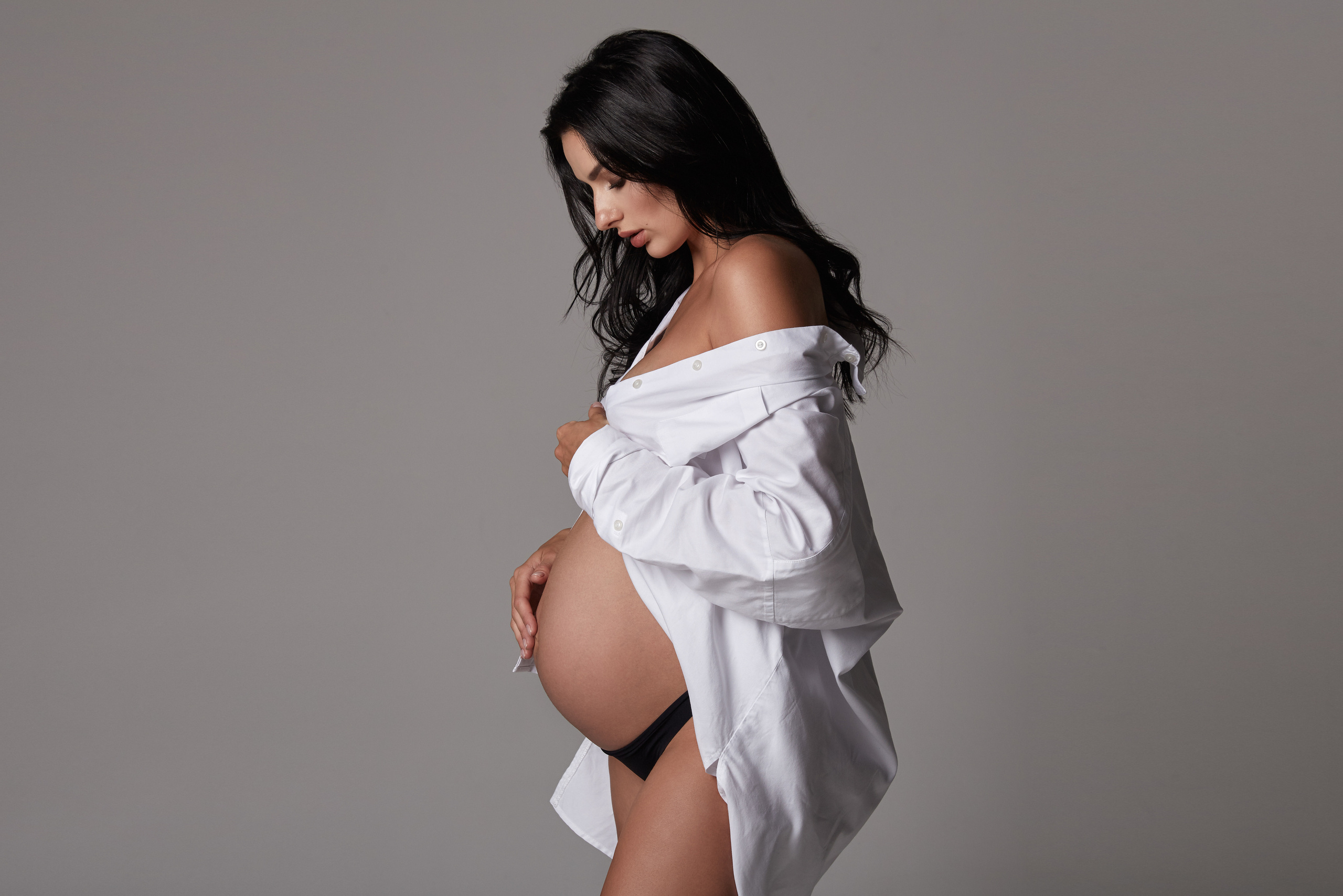 Schwanger Fotoshooting Babybauch, pregnant woman photo, Schwangerschaft foto, Fotograf in Deutschland, Weiss und schwarz foto , fotograf in Schweinfurt , Fotograf in Frankfurt, Fotograf in Würzburg,  Schweinfurt foto , Nuremberg fotograf , fotograf in der nähe , fotograf in München , fotograf in meiner nähe, Schweinfurt foto, Schweinfurt Fotogeschäft, Schweinfurt fotoshooting, 