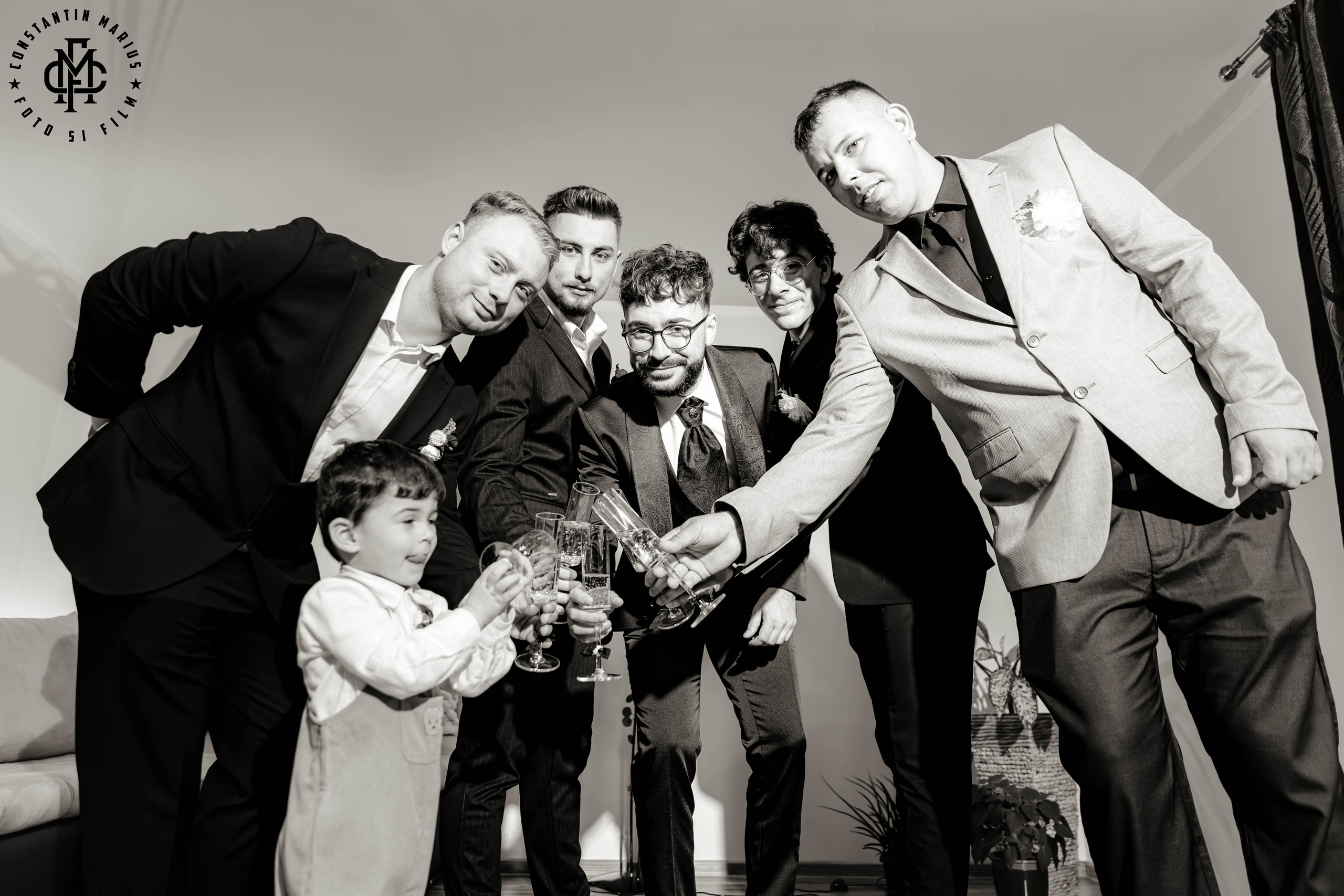 WEDDING PHOTOGRAPHY. DESPRE NOI