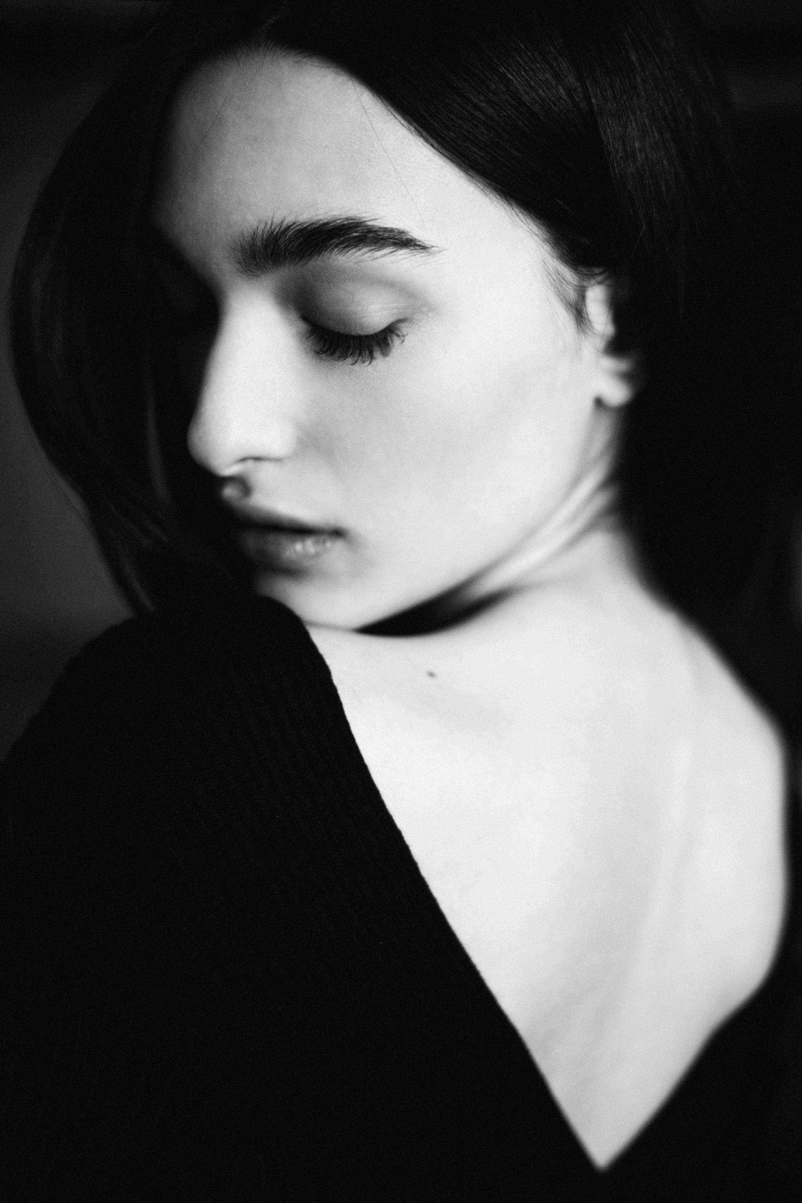 Studio portrait. Behnam Khorramshahi, a portrait and fashion photographer in Cologne, Germany