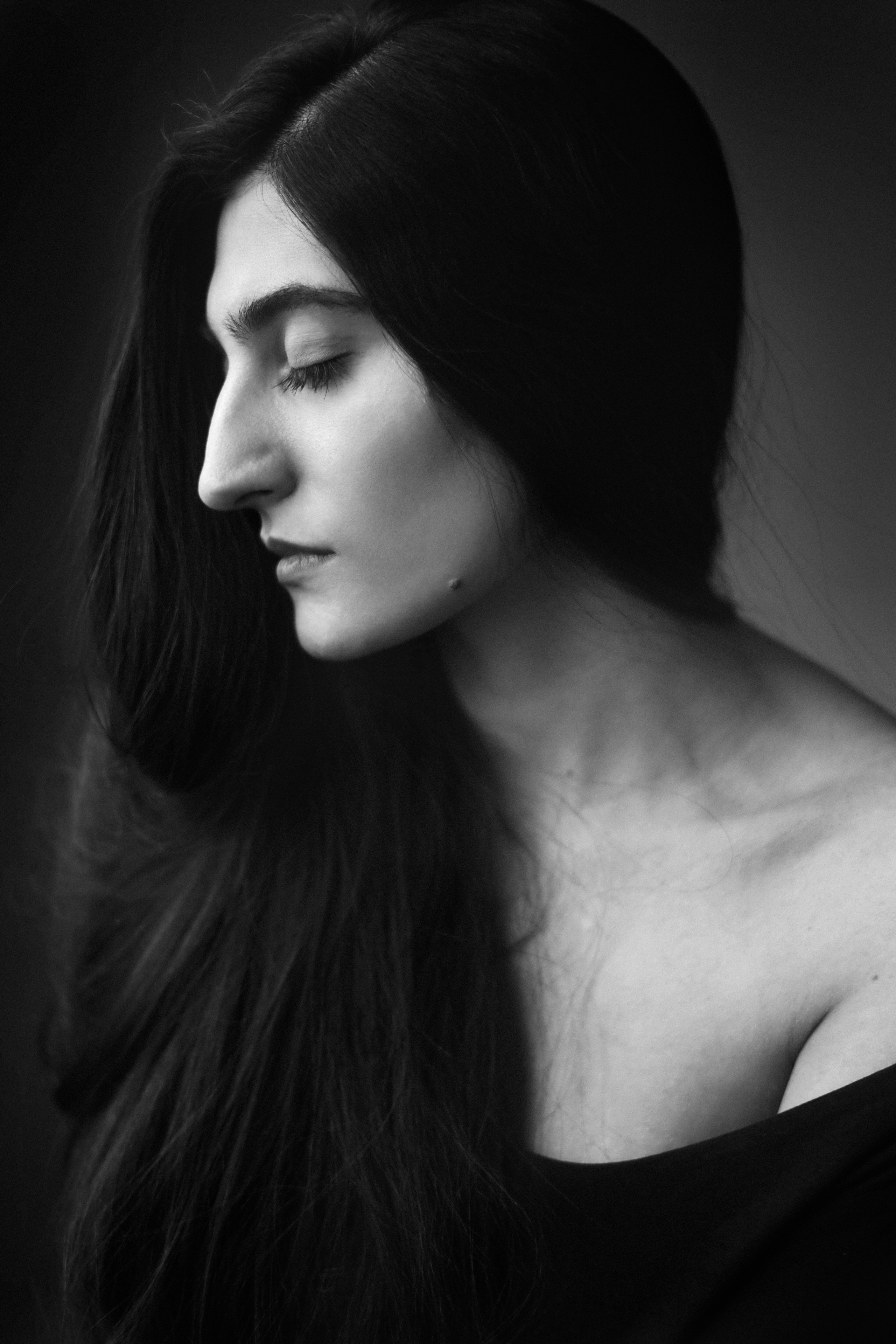 Studio portrait. Behnam Khorramshahi, a portrait and fashion photographer in Cologne, Germany