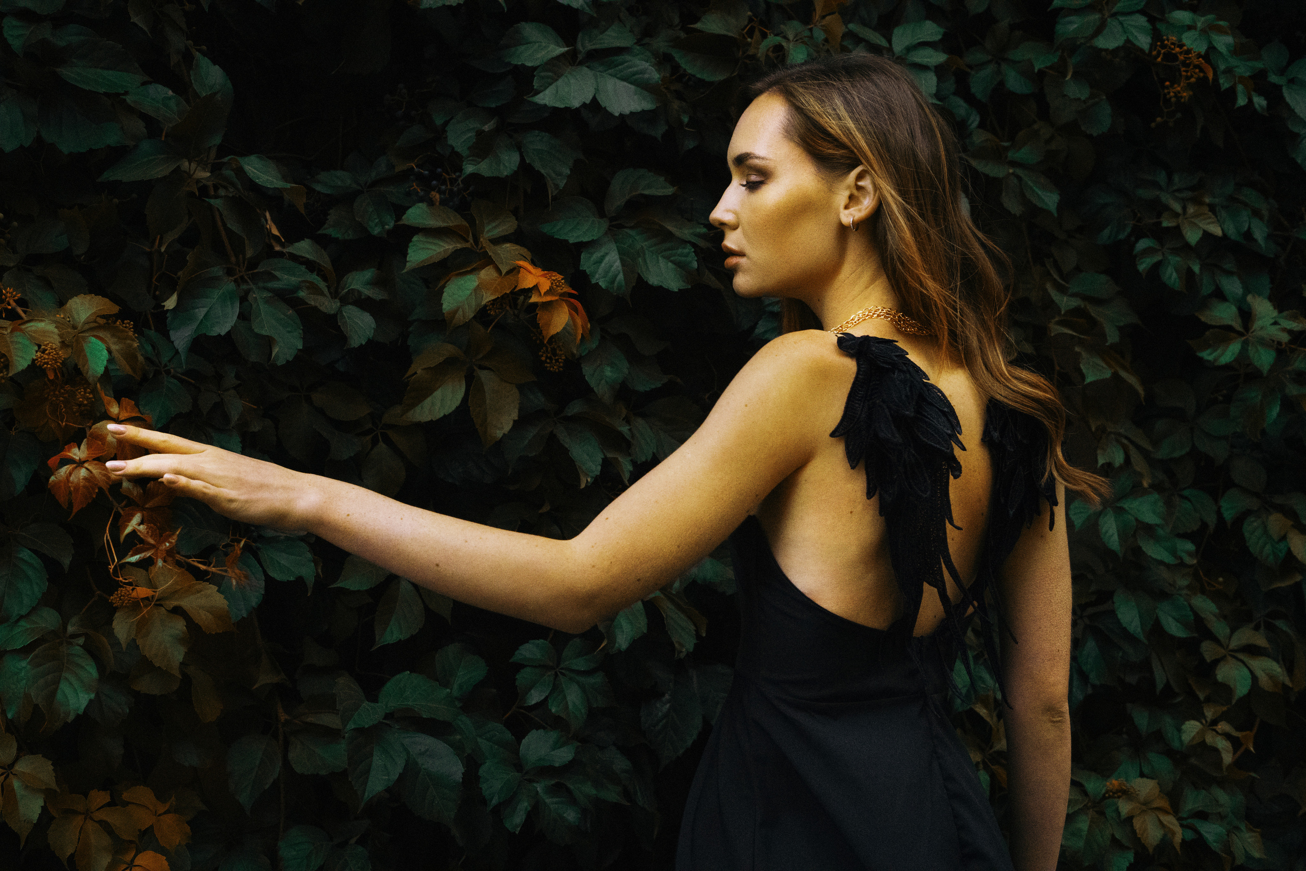 Outdoor portrait. Behnam Khorramshahi, a portrait and fashion photographer in Cologne, Germany