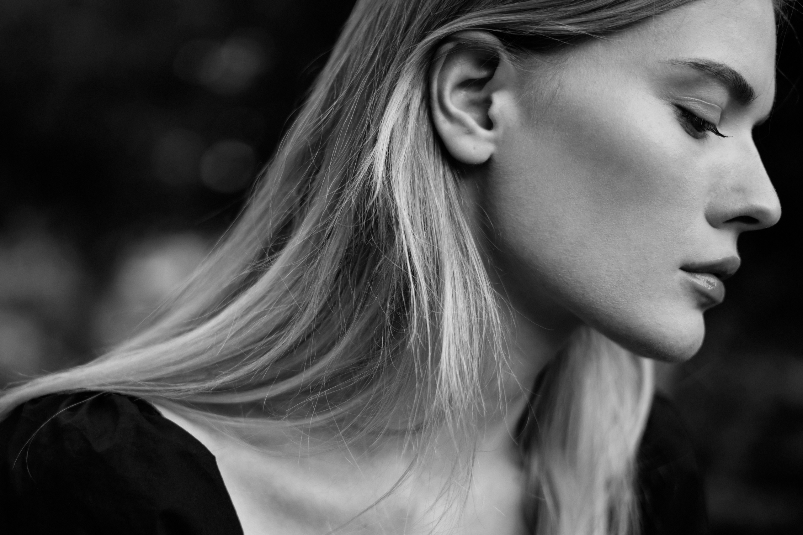 Outdoor portrait. Behnam Khorramshahi, a portrait and fashion photographer in Cologne, Germany