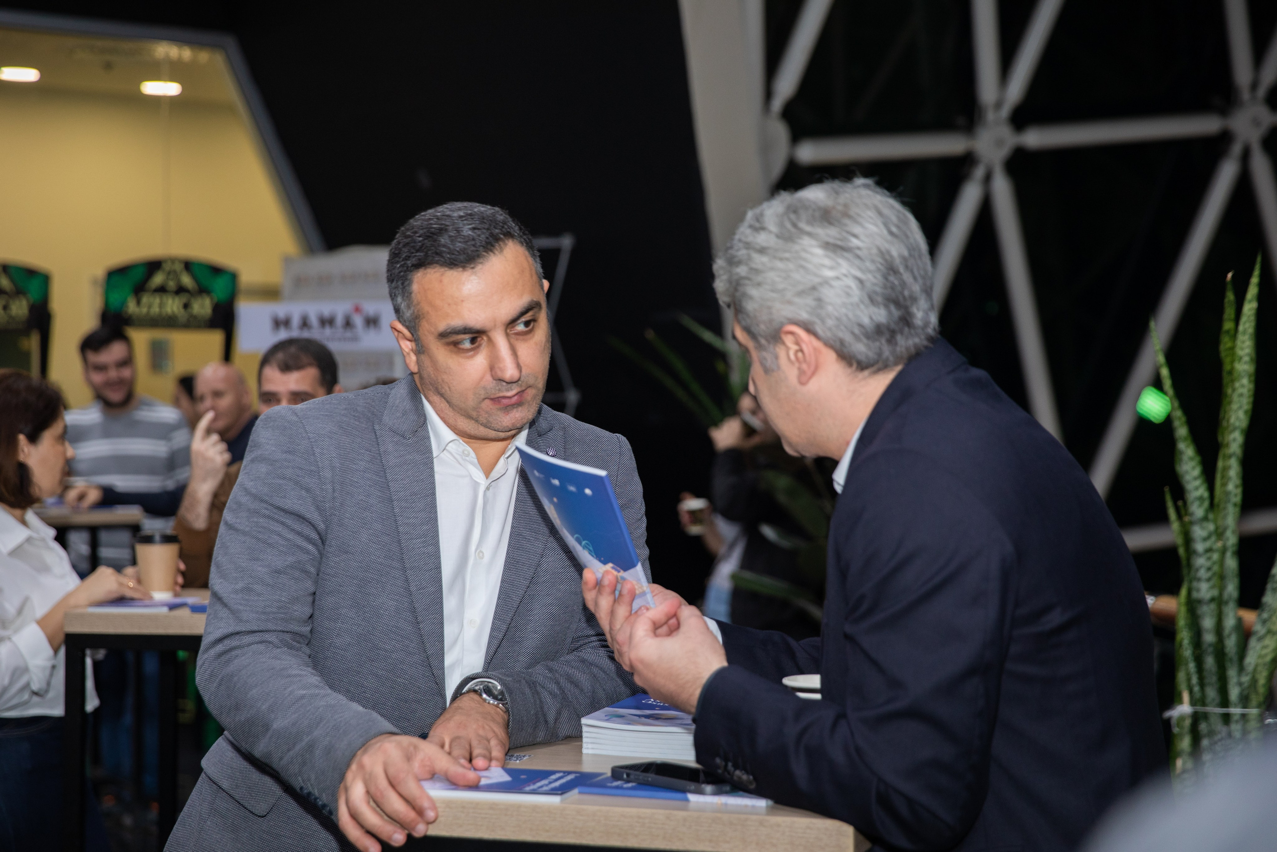 “Astronomiyada Əsas Anlayışlar” kitabının və “Fəza və Zamanın Elçiləri” filminin təqdimatı. Həvəskar Astronomlar Cəmiyyəti — Astronomy.az