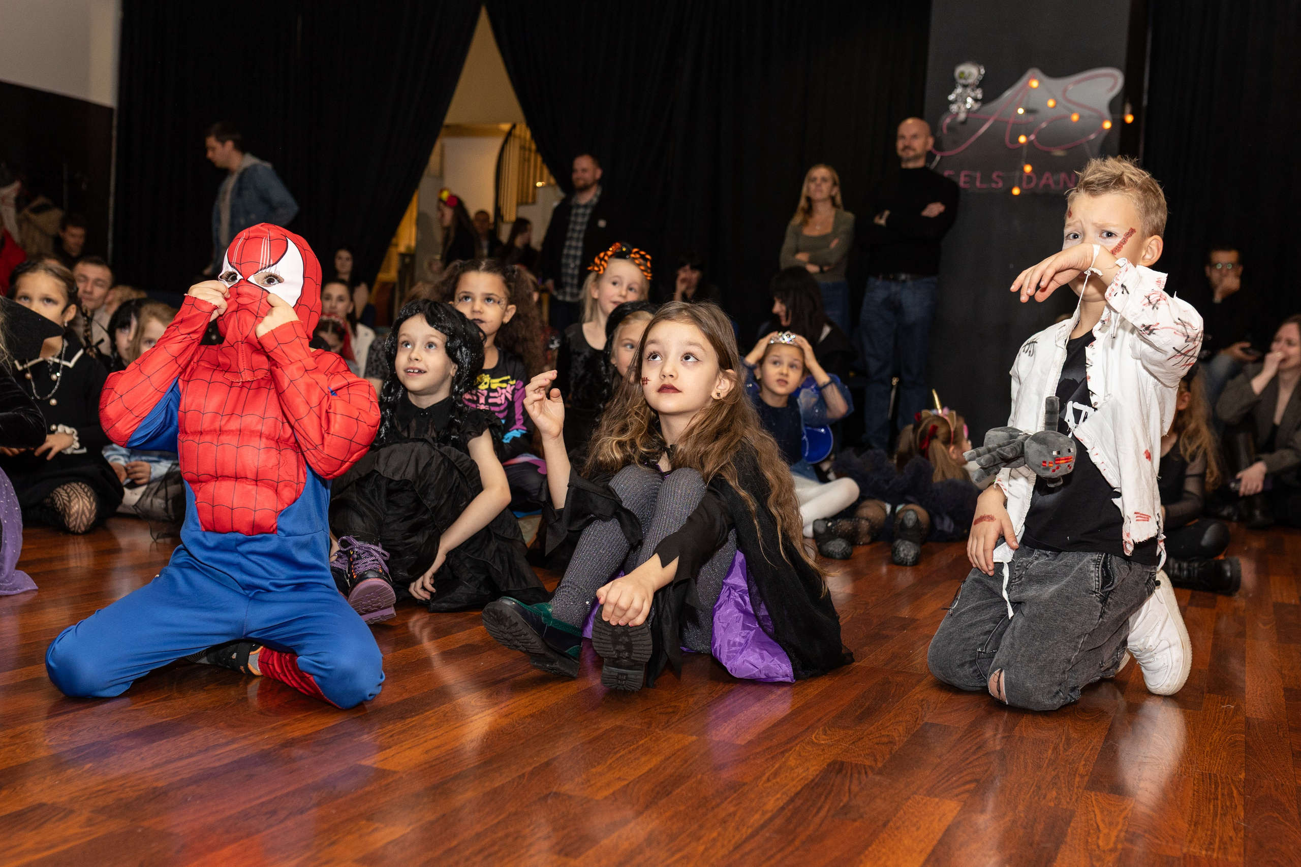 Leo dance studio Helloween 2025. Семейный и детский фотограф в Варшаве Мила Бобровская