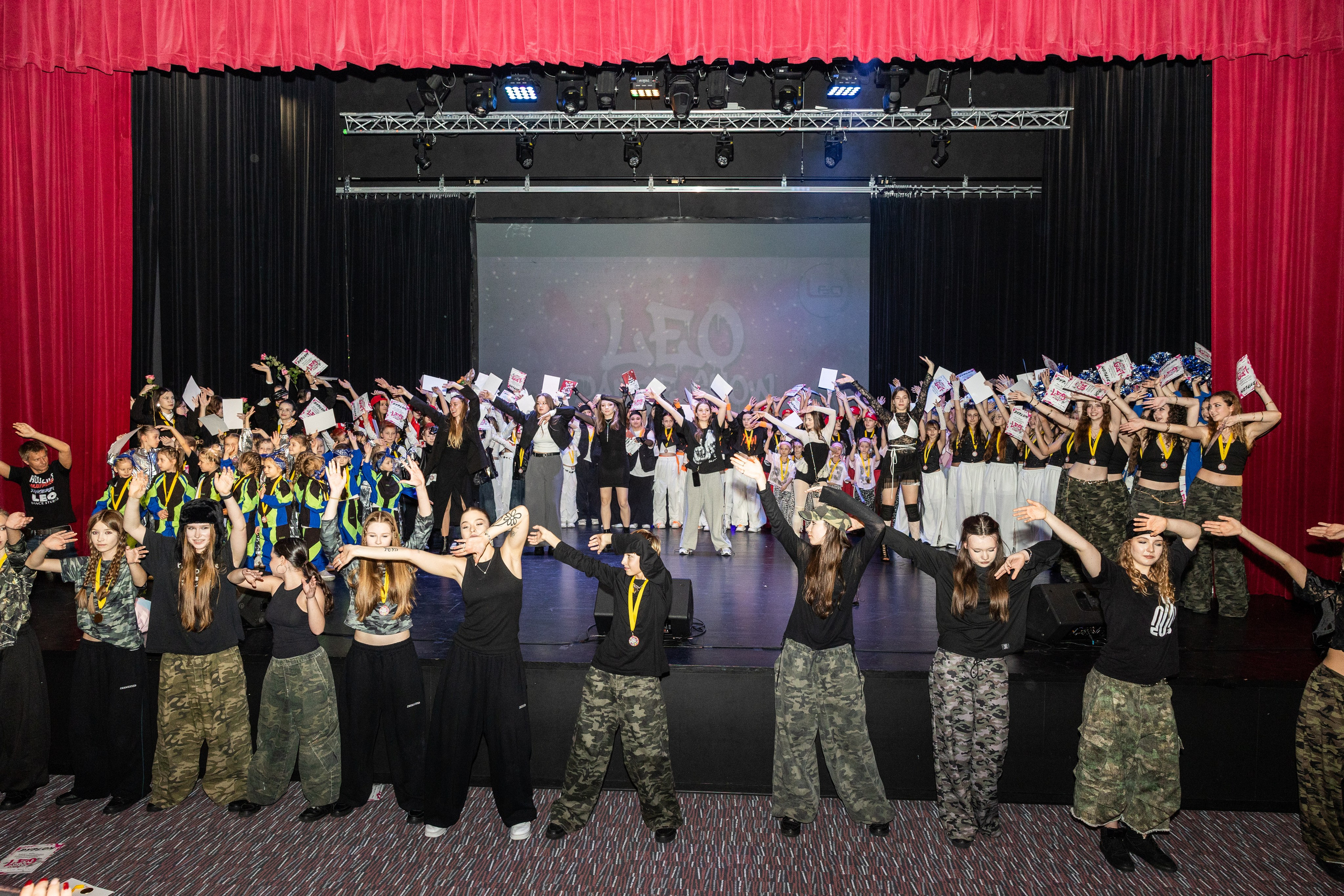 LEO DANCE SHOW WINTER 2025. Семейный и детский фотограф в Варшаве Мила Бобровская