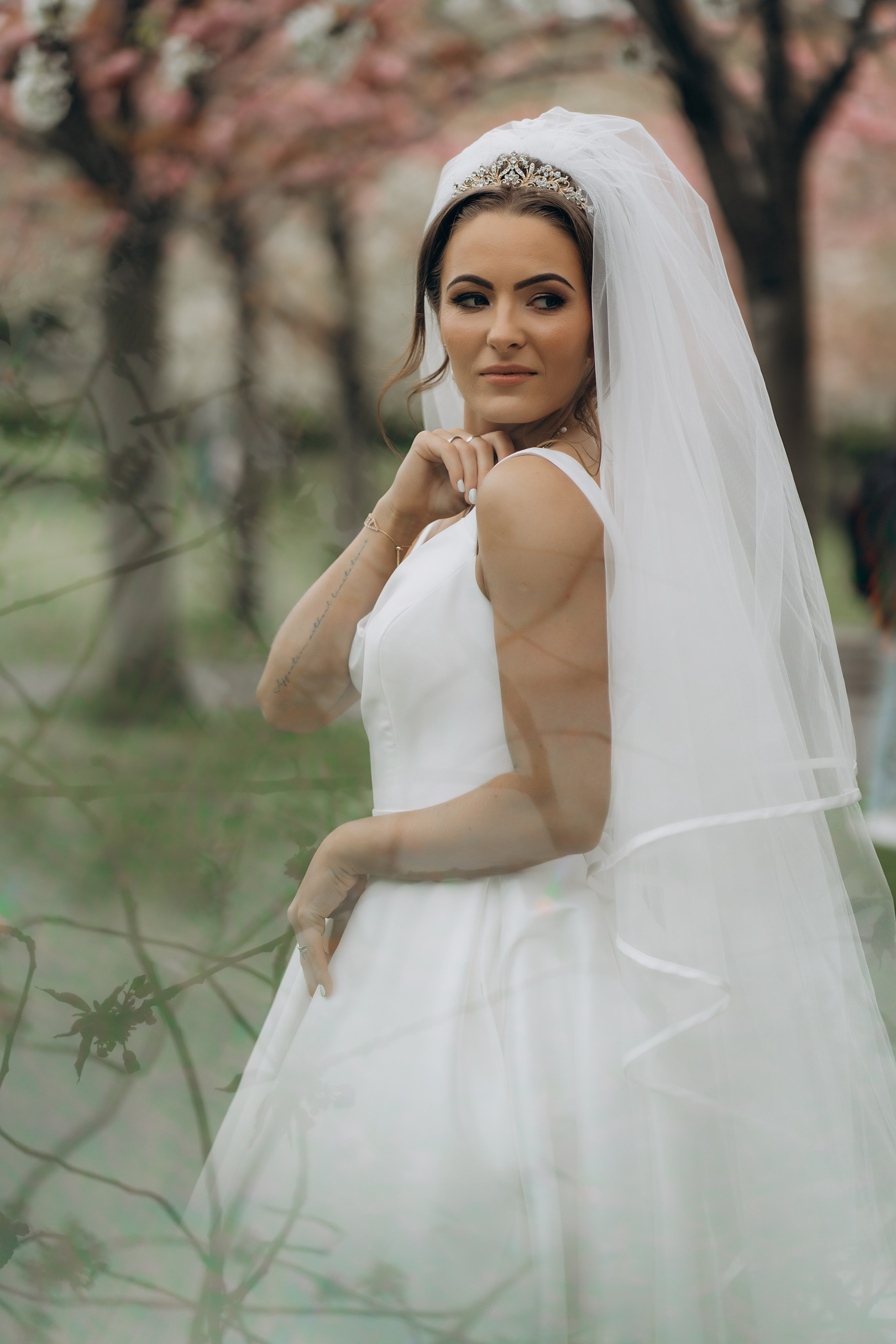 Megan & Oneias. Main