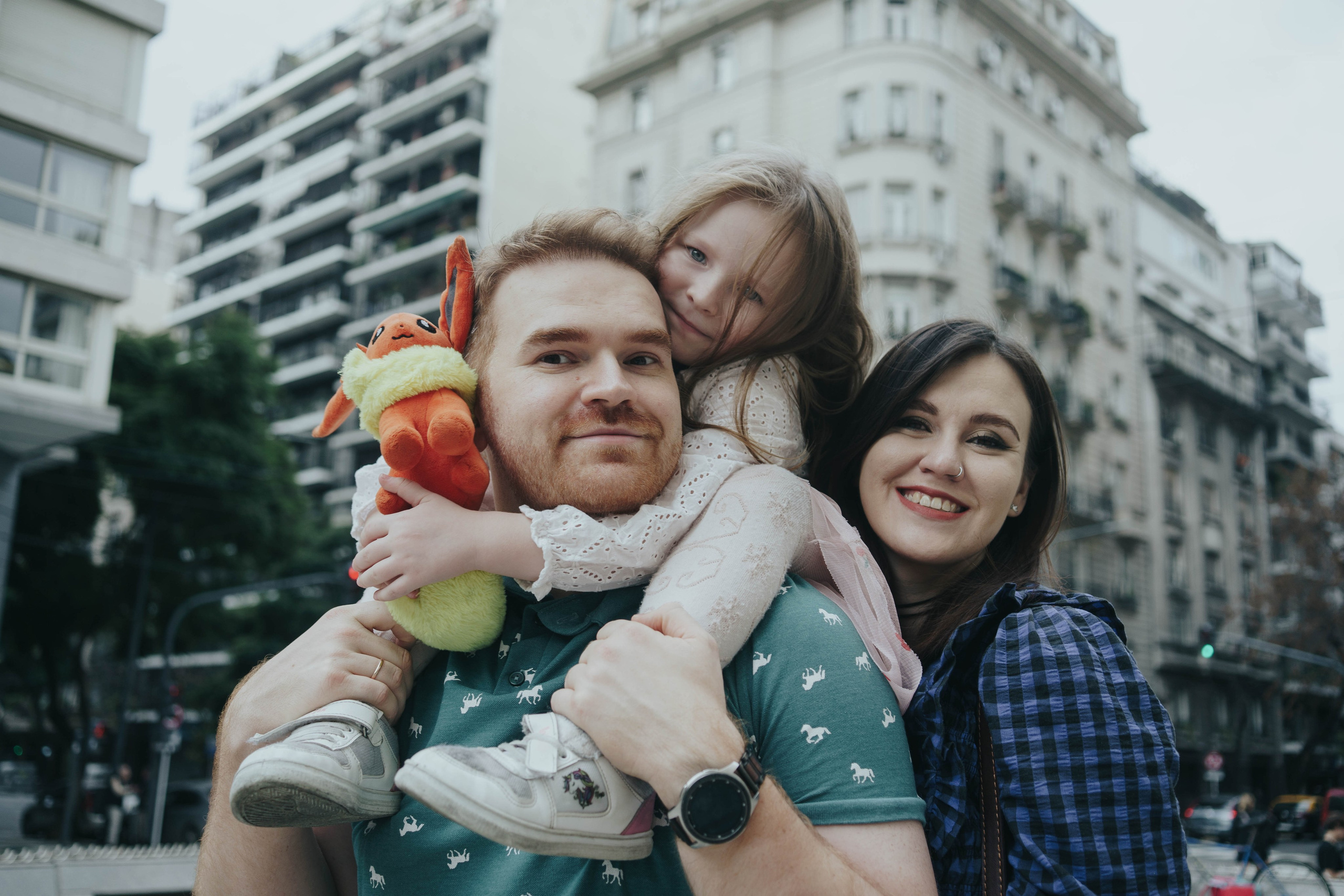 Family photo shoot. Buenos Aires. Photographer @elmirkami in the city of Buenos Aires