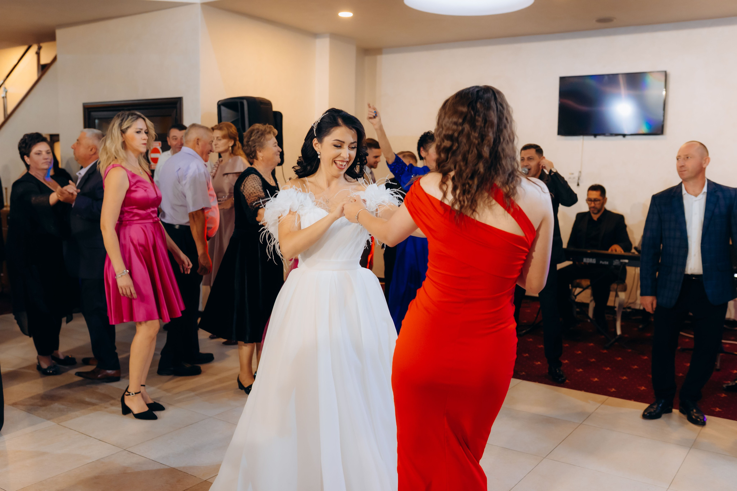 Loredana & Emilian – Ziua Nunții | Videografie - fotografie Botez Suceava, Iași, Botoșani. Servicii foto-video profesionale, pentru momente de neuitat
