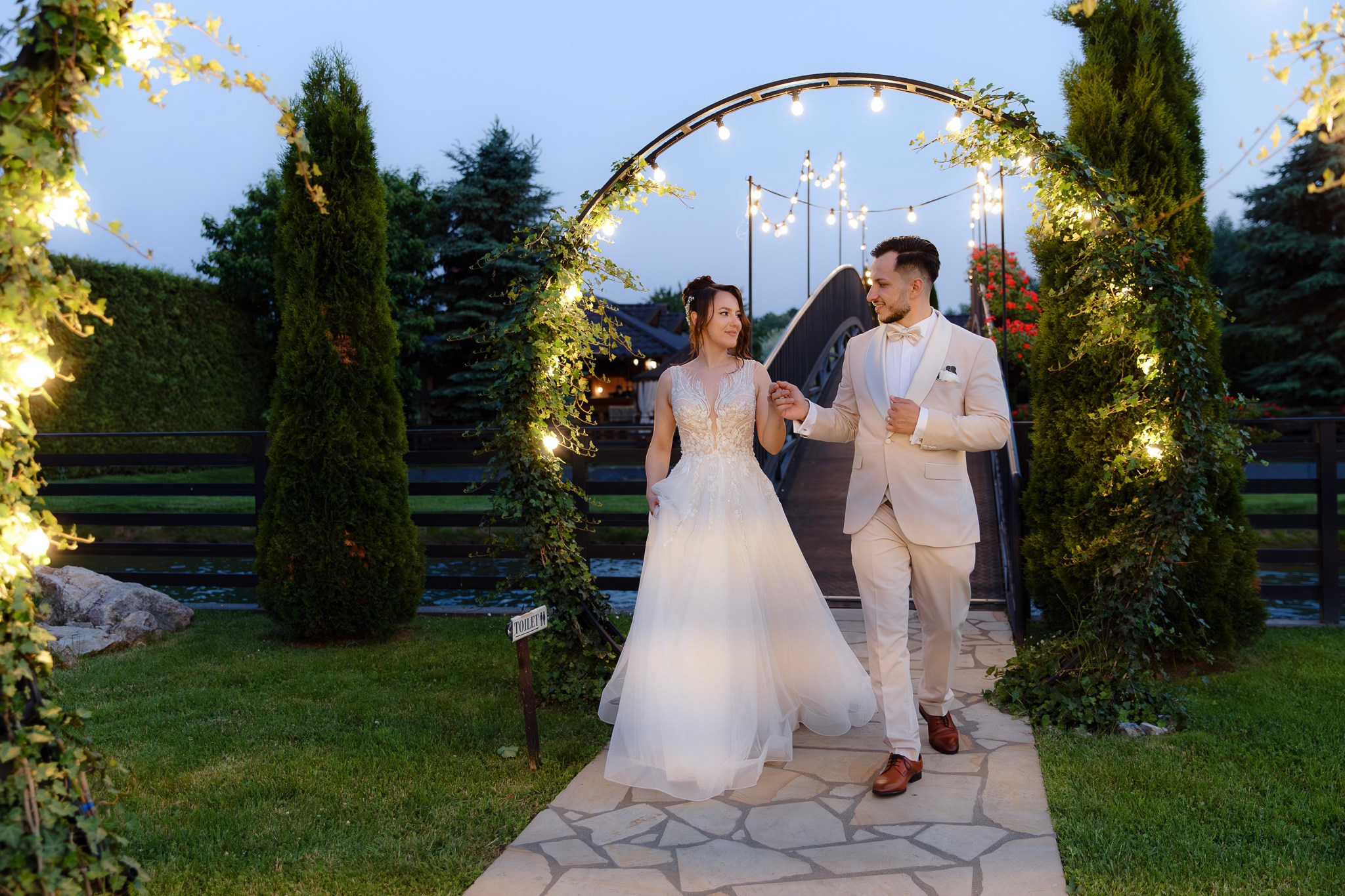 Ioana & Ionuț | Nuntă de poveste la Păstrăvăria Poiana din Mălini județul Suceava. Servicii foto-video profesionale, pentru momente de neuitat