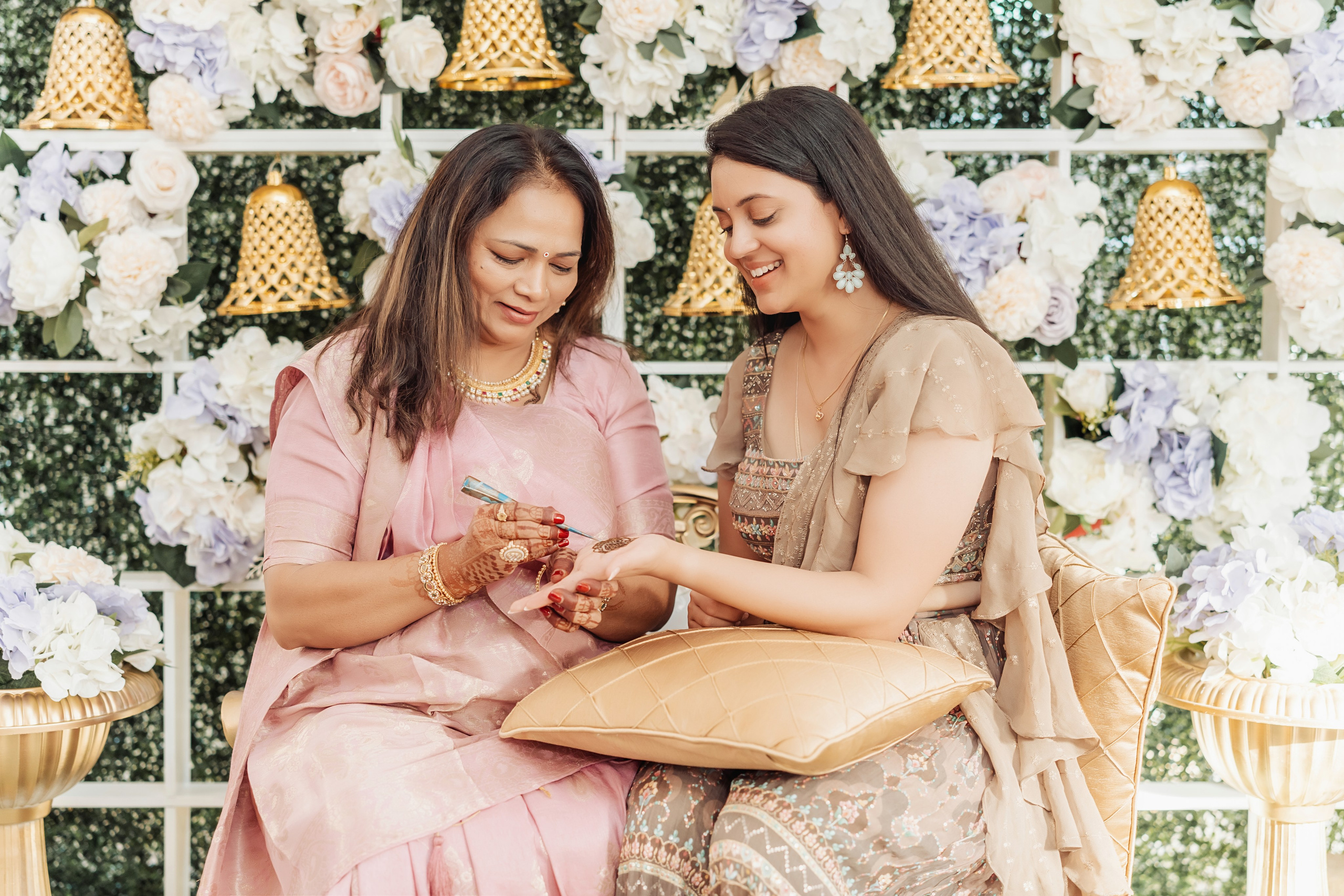 Darshil & Shailja. Wedding Photographer & Cinematographer studios