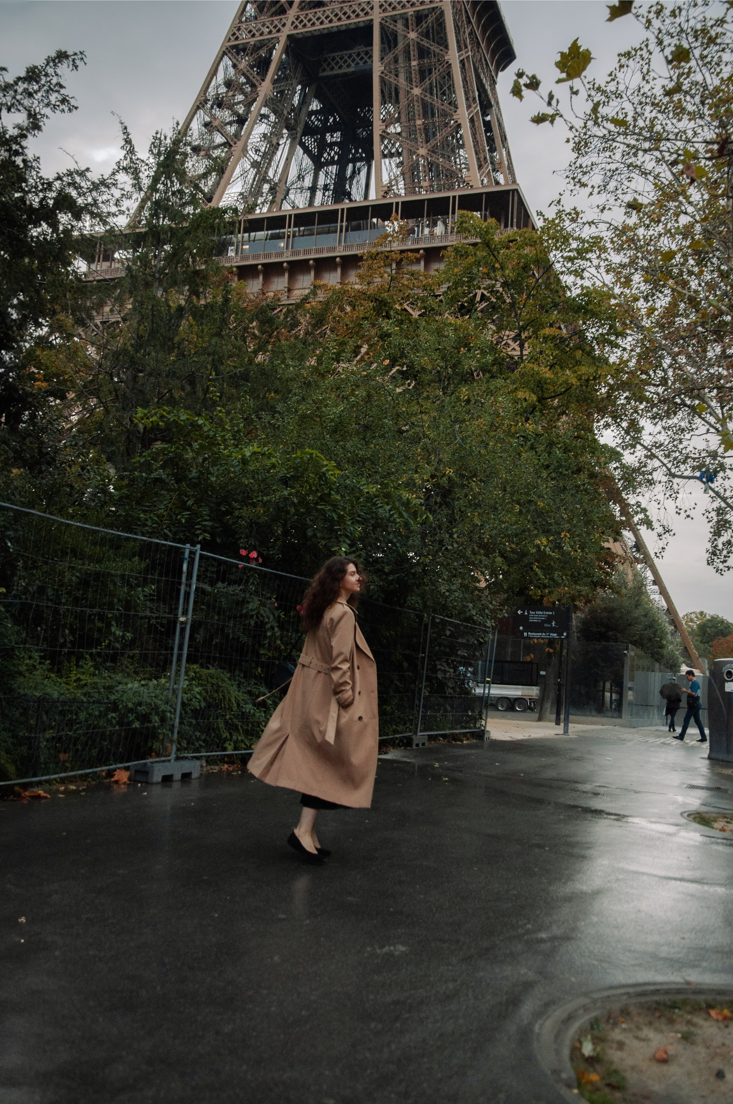 Rainy Paris Photoshoot. Paris photographer — Polina Osipova