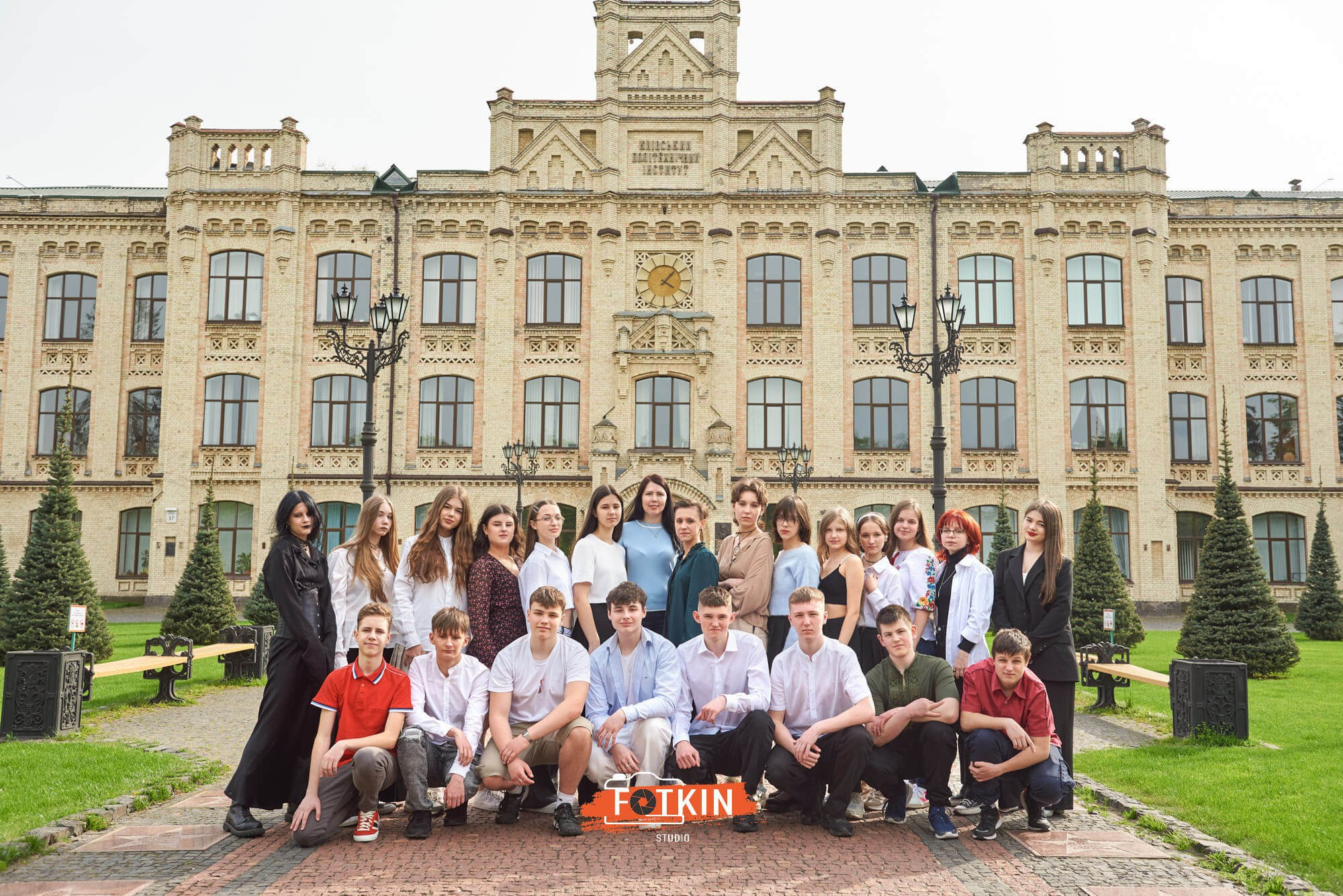 Випускний альбом для 9 та 11 класу замовити в Києві. Випускні альбоми фотокниги Київ та Дніпро