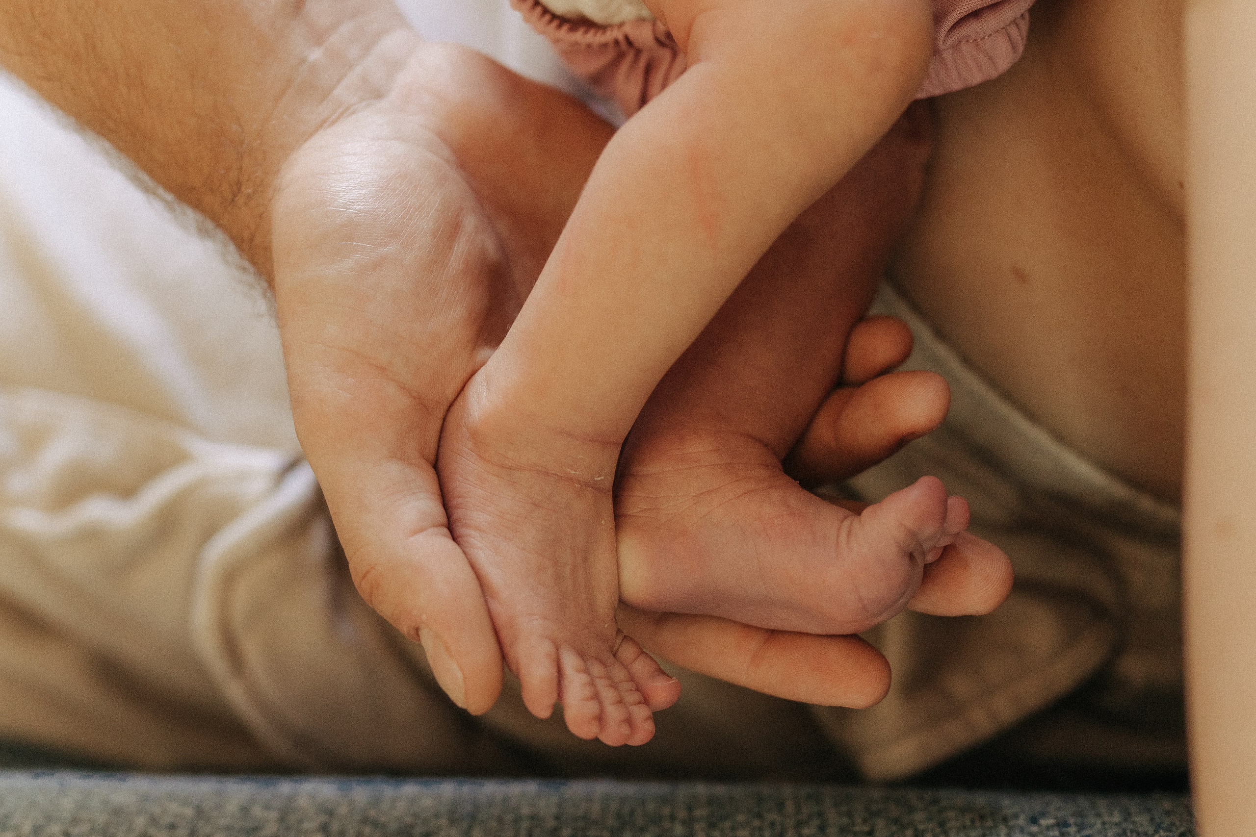 Newborn Photography at Home – Soft & Natural Moments. Alisa Tant — Family and newborn photographer Bucks County, Montgomery county, Philadelphia, NJ