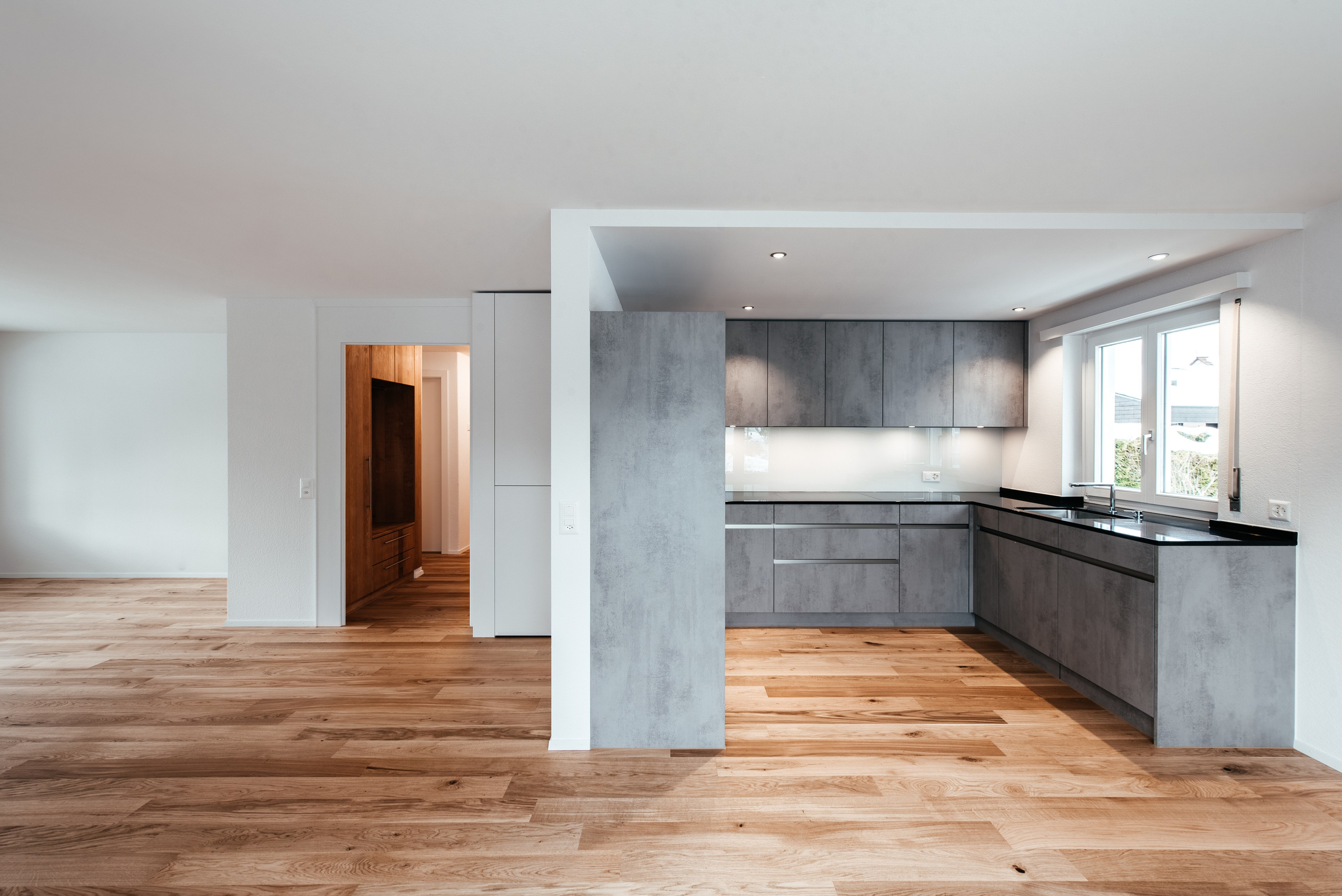 Wohnung, WINDISCH, AARGAU. Hallo! Ich bin Elena und arbeite als Immobilienfotografin