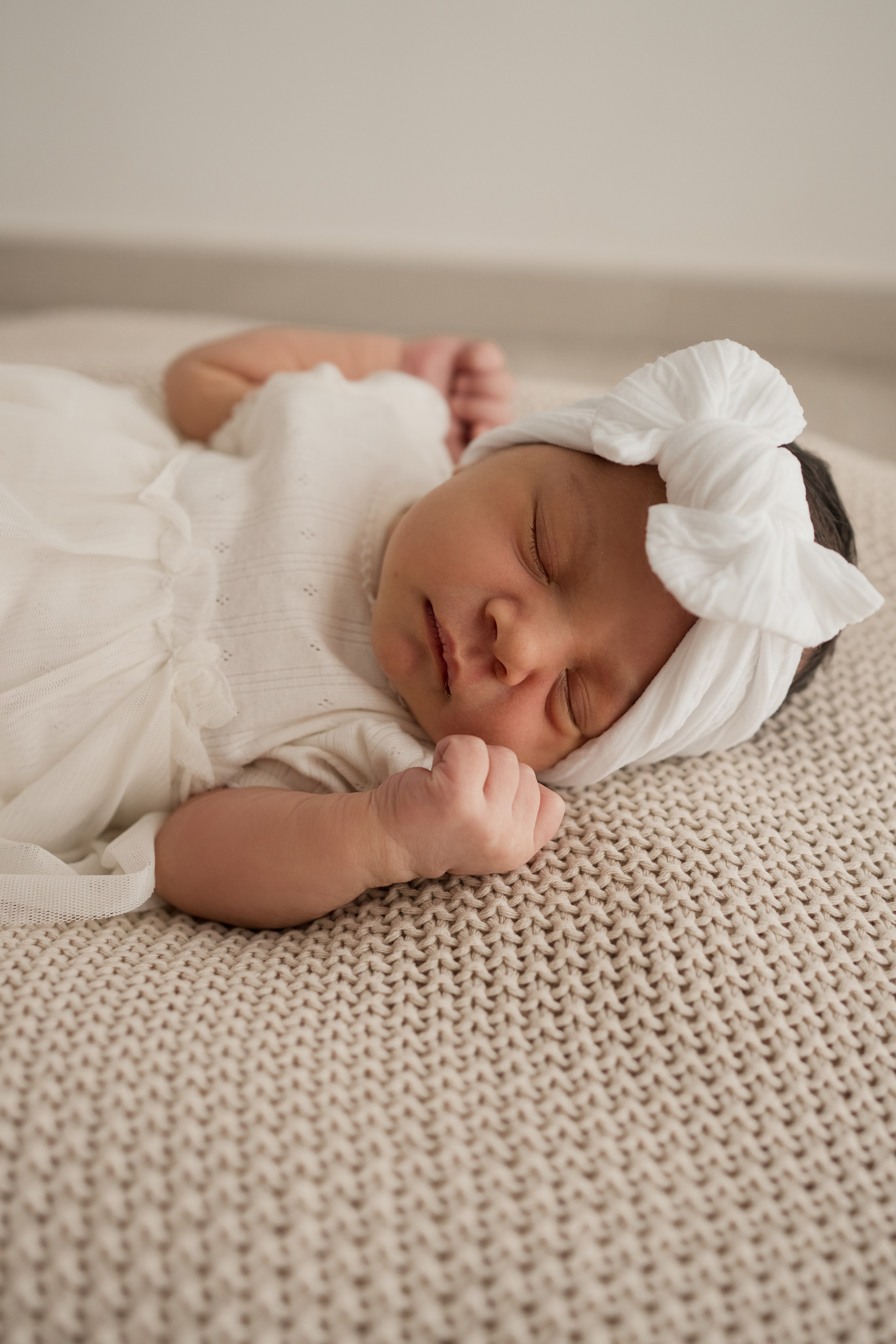 Sweet first days. Angela Iakovleva — Family Photographer in Dubai