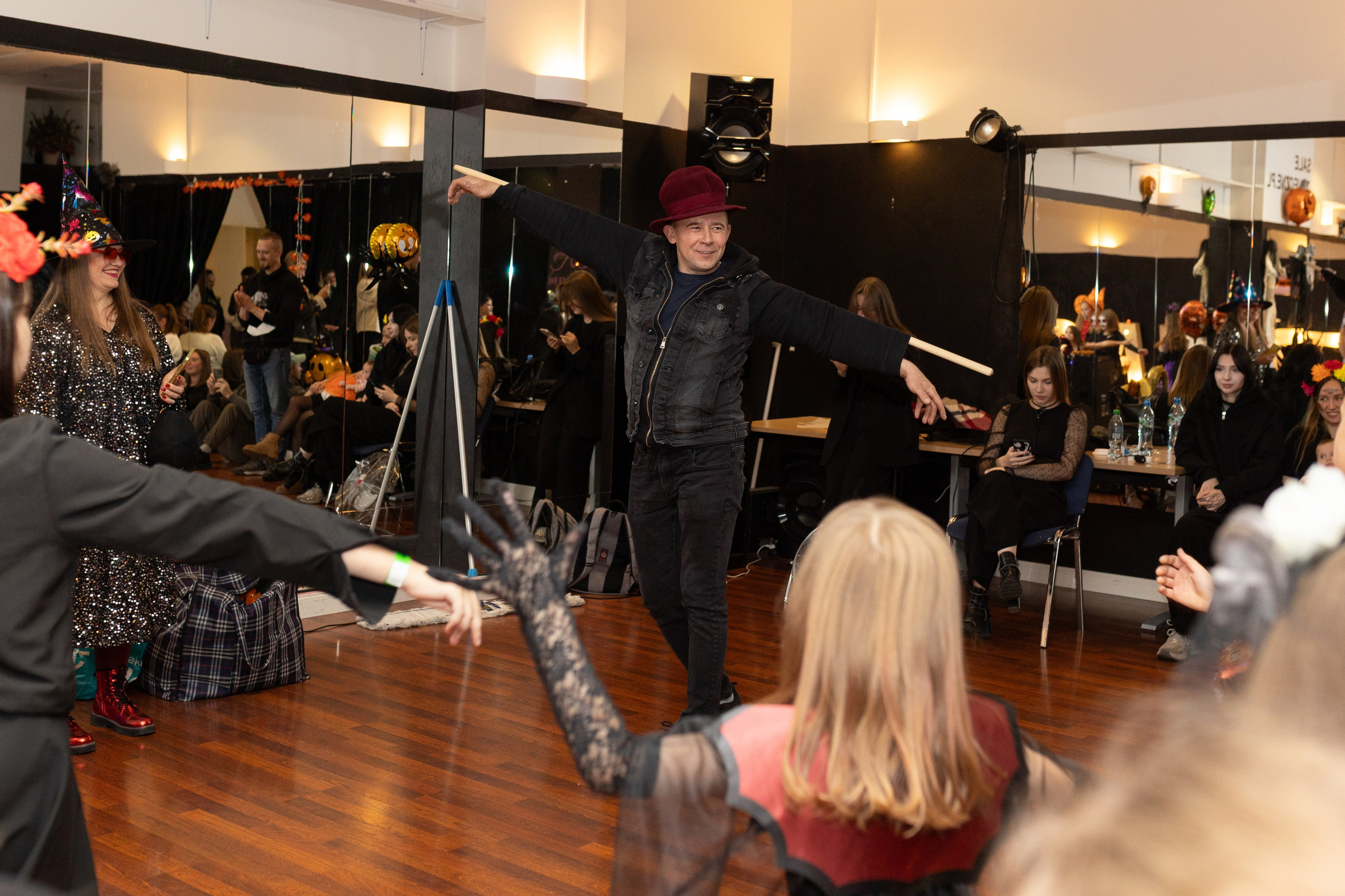 Leo dance studio Helloween 2025. Семейный и детский фотограф в Варшаве Мила Бобровская