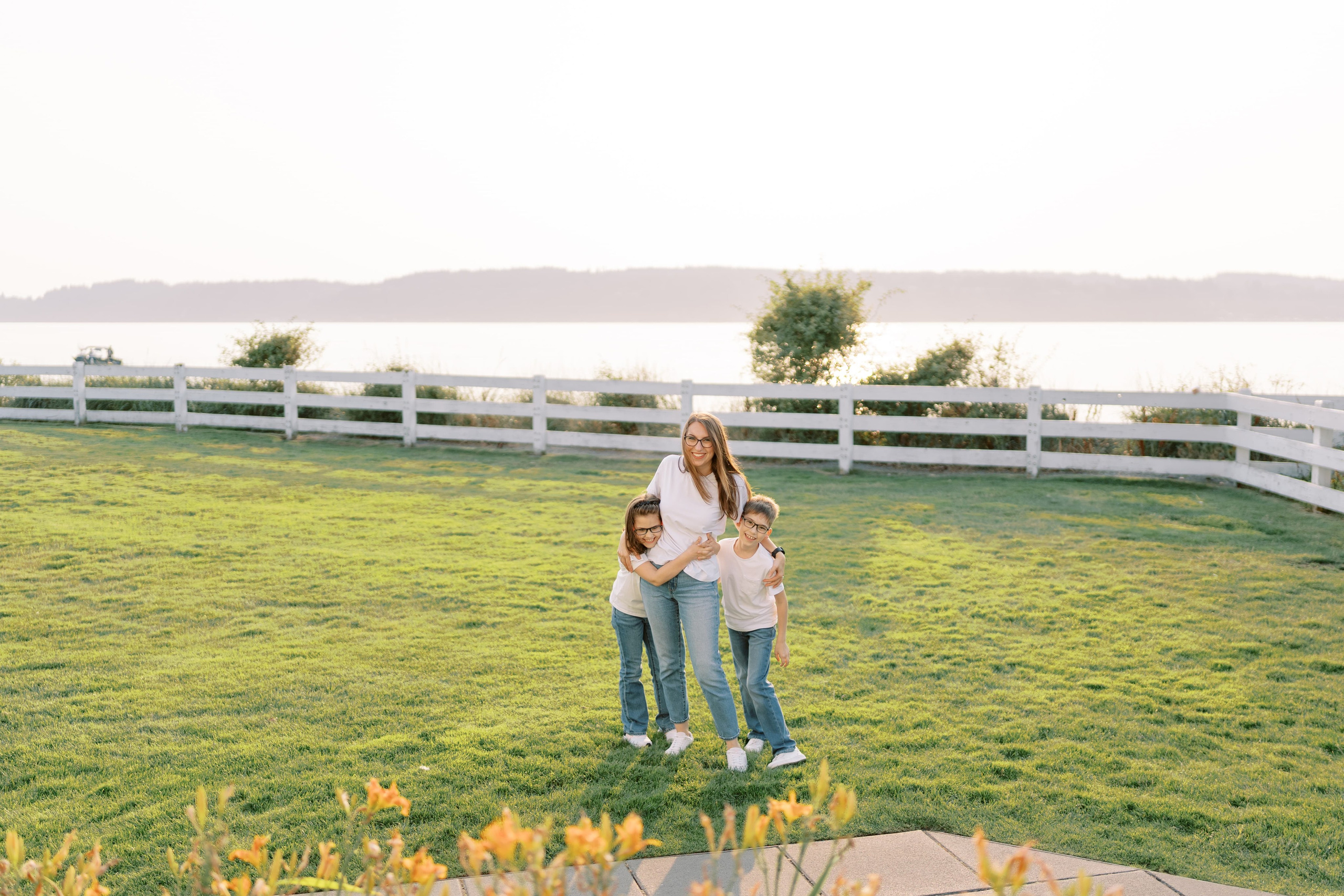 Family photoshoot. Vitalina with her family. August 2024. Lighthouse in Mukilteo. EVAN ARISTOV WEDDING PHOTOGRAPHY — Seattle Wedding Photographer