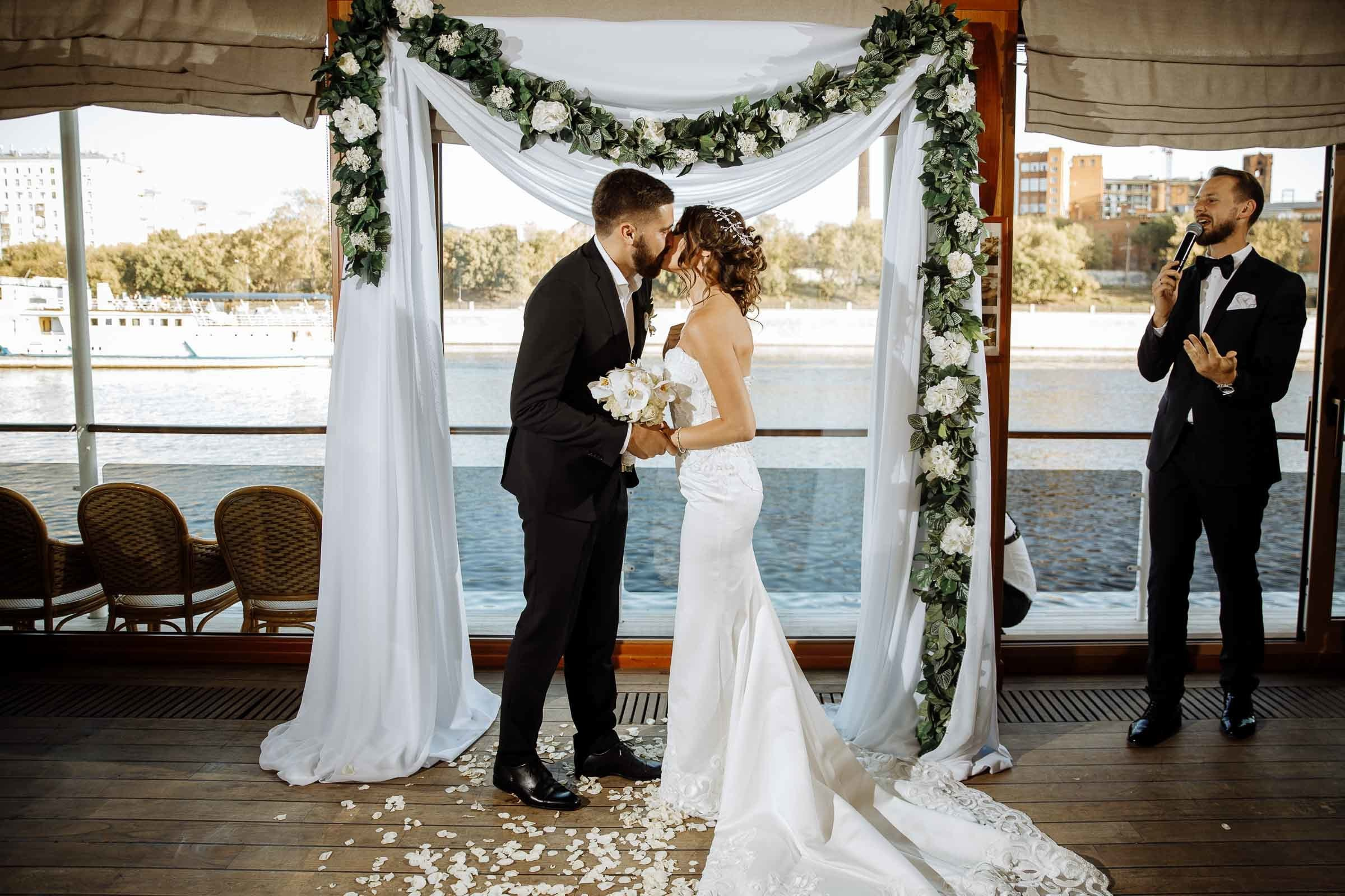 Katya & Maksim's Unforgettable Day | Tanya Bogdan Photography. Tanya Bogdan | Cornwall | Devon | UK Wedding Photographer