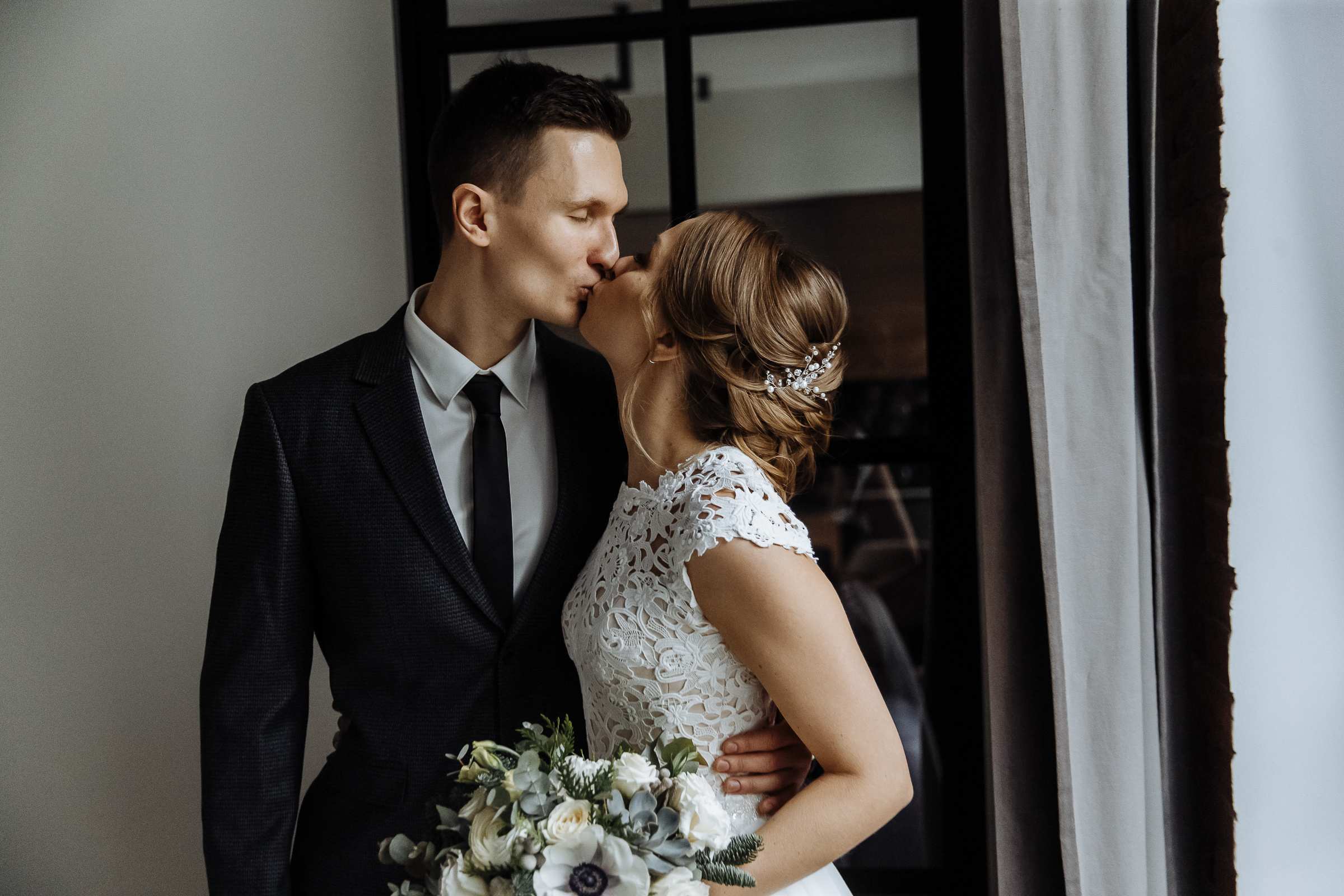 Couple’s morning kiss in room, by Tanya Bogdan, Newquay wedding photography.  