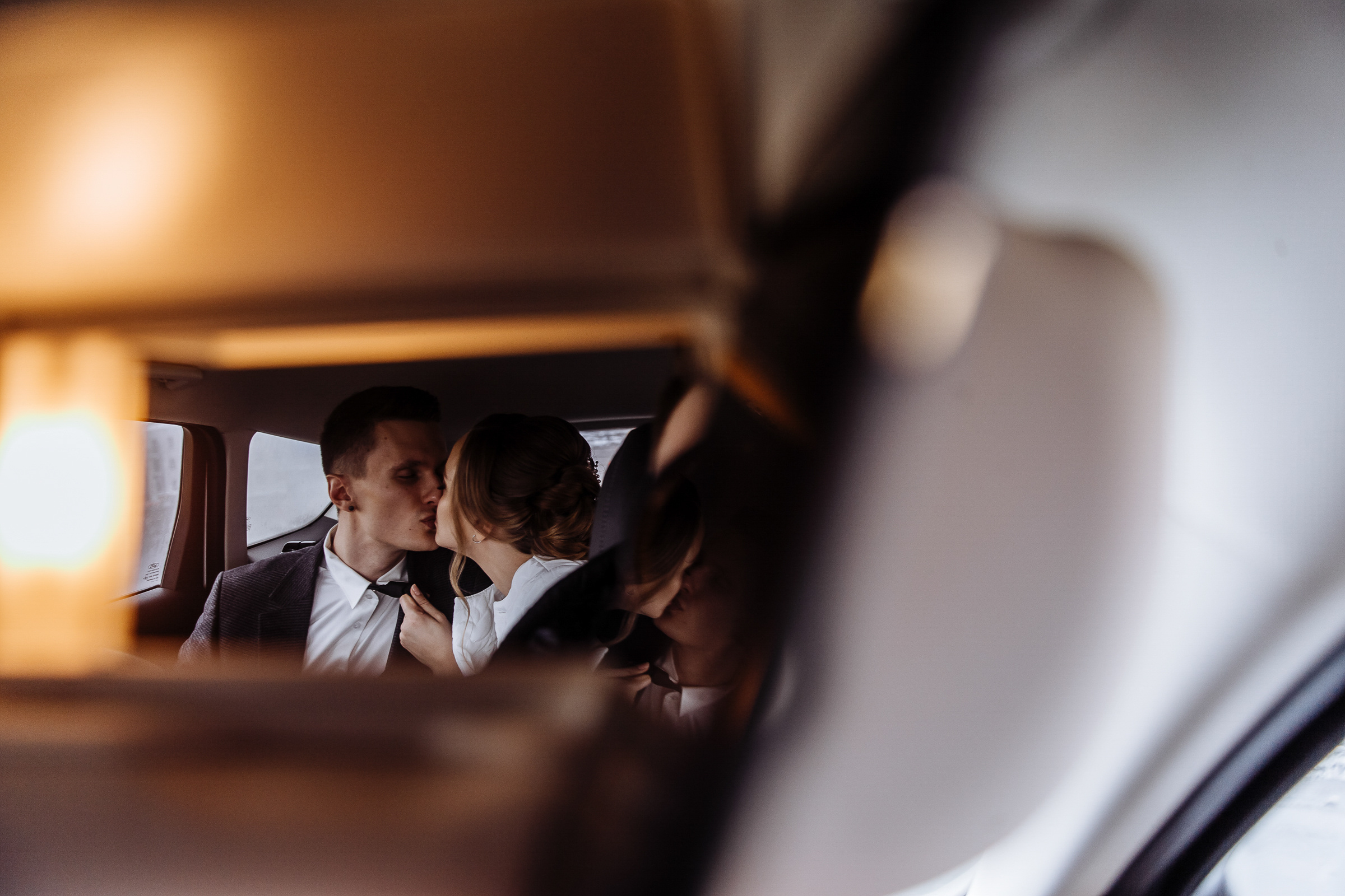 Bride and groom kiss in car, by Tanya Bogdan, Bude wedding photography.  