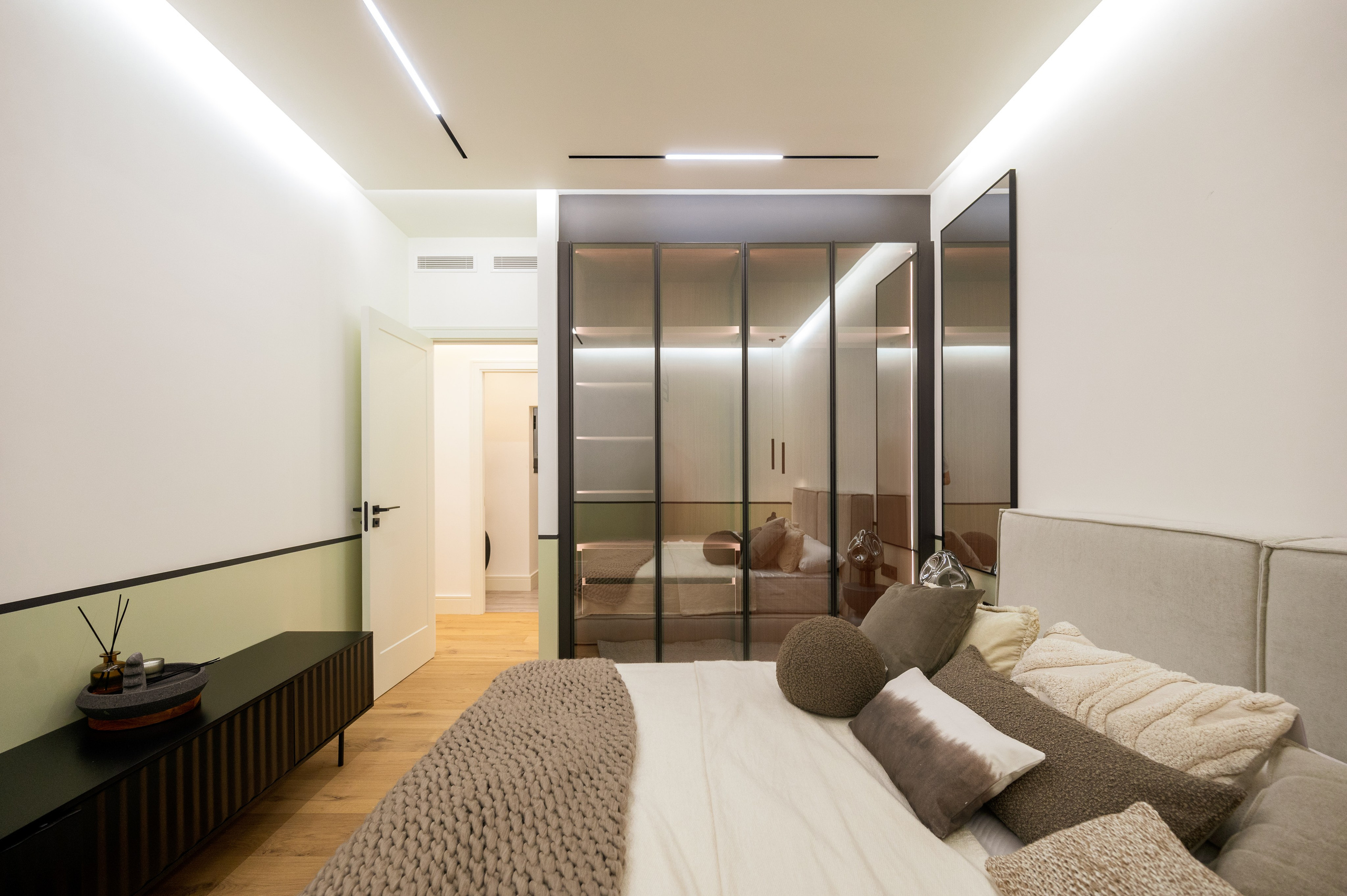 Interiores. Photographer, designer, contentmaker Ivan Batin