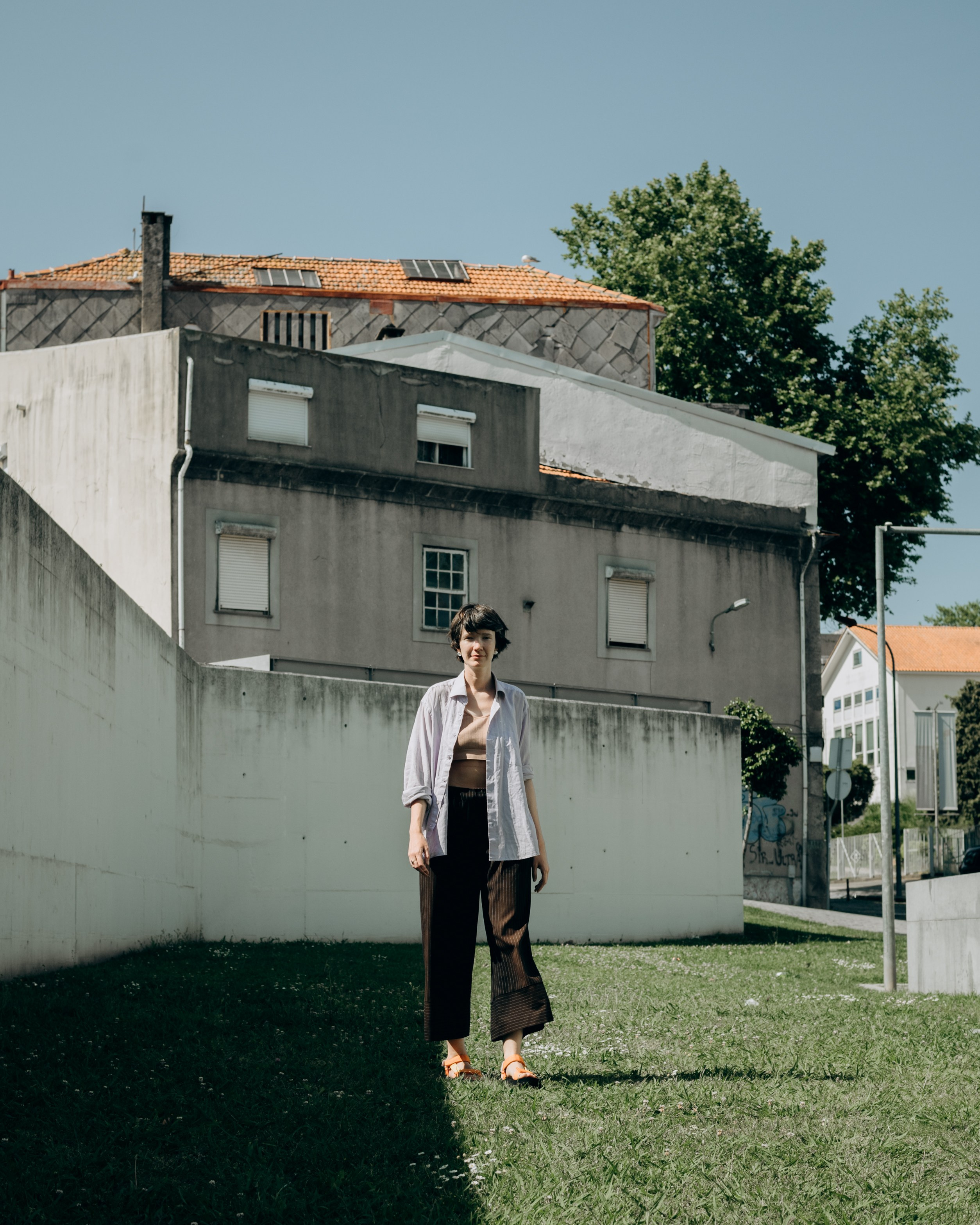 ASSA. A SMALL WALKING IN PORTO. Anastasiia Antoniuk portrait, family and couple photographer, Portugal