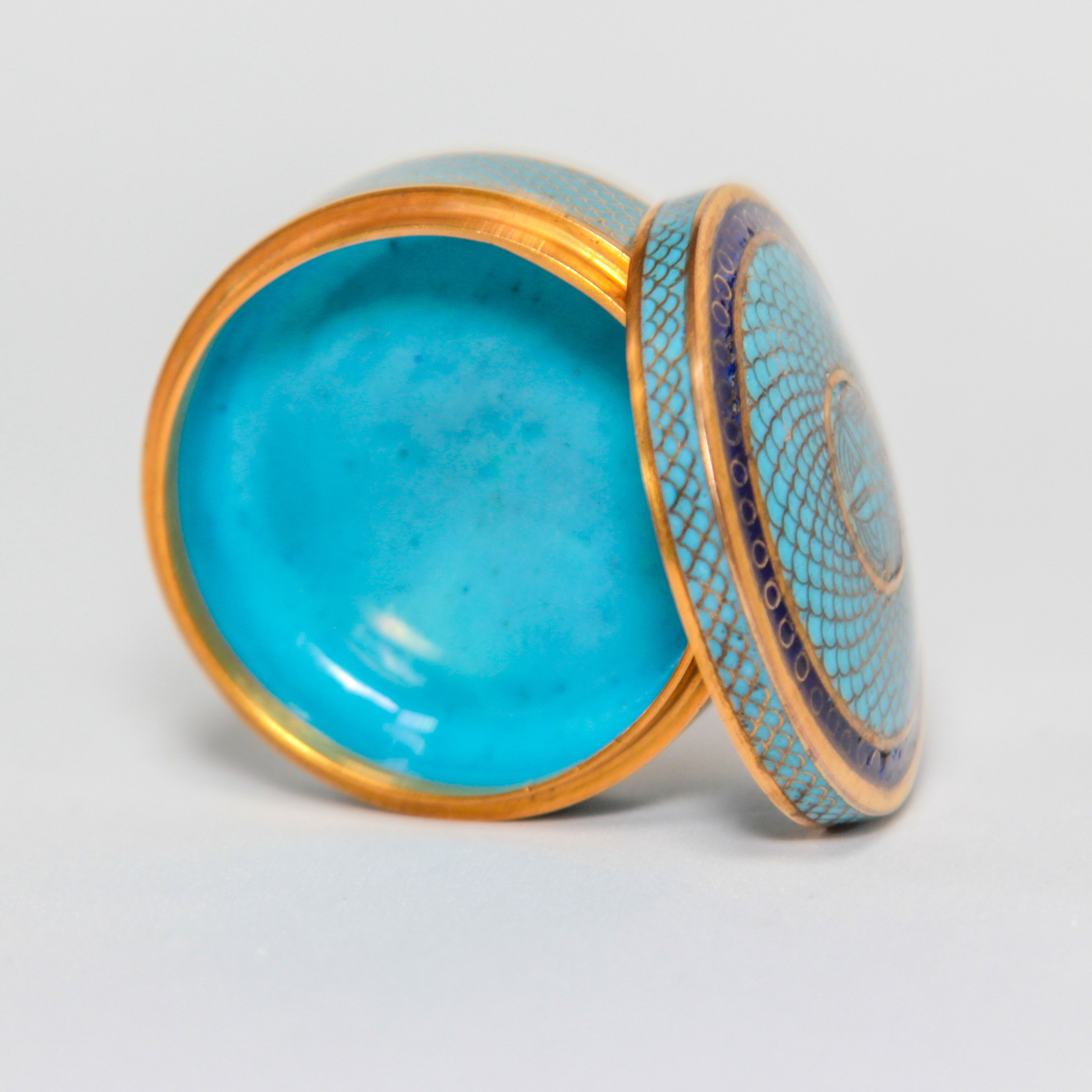 Bonbonnieres. Современнные и актикварные украшения в Барселоне, Москве и Санкт-Петербурге