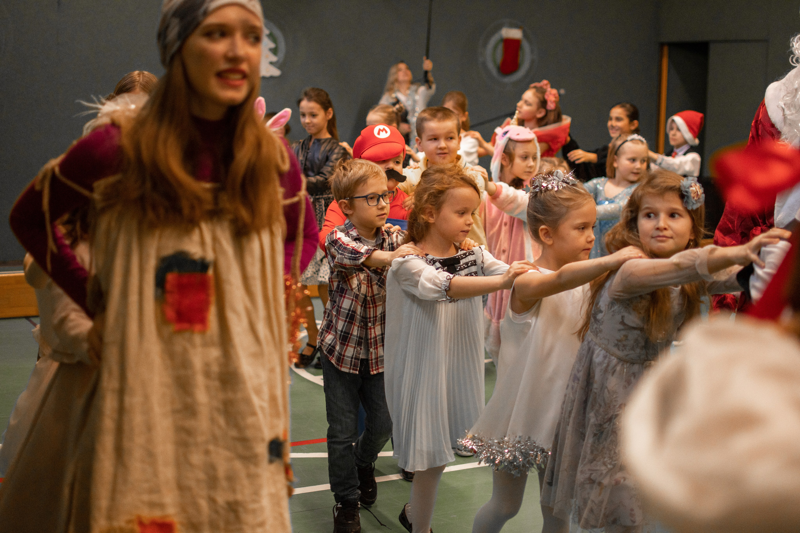 Новогодний хоровод. Семейный и детский фотограф