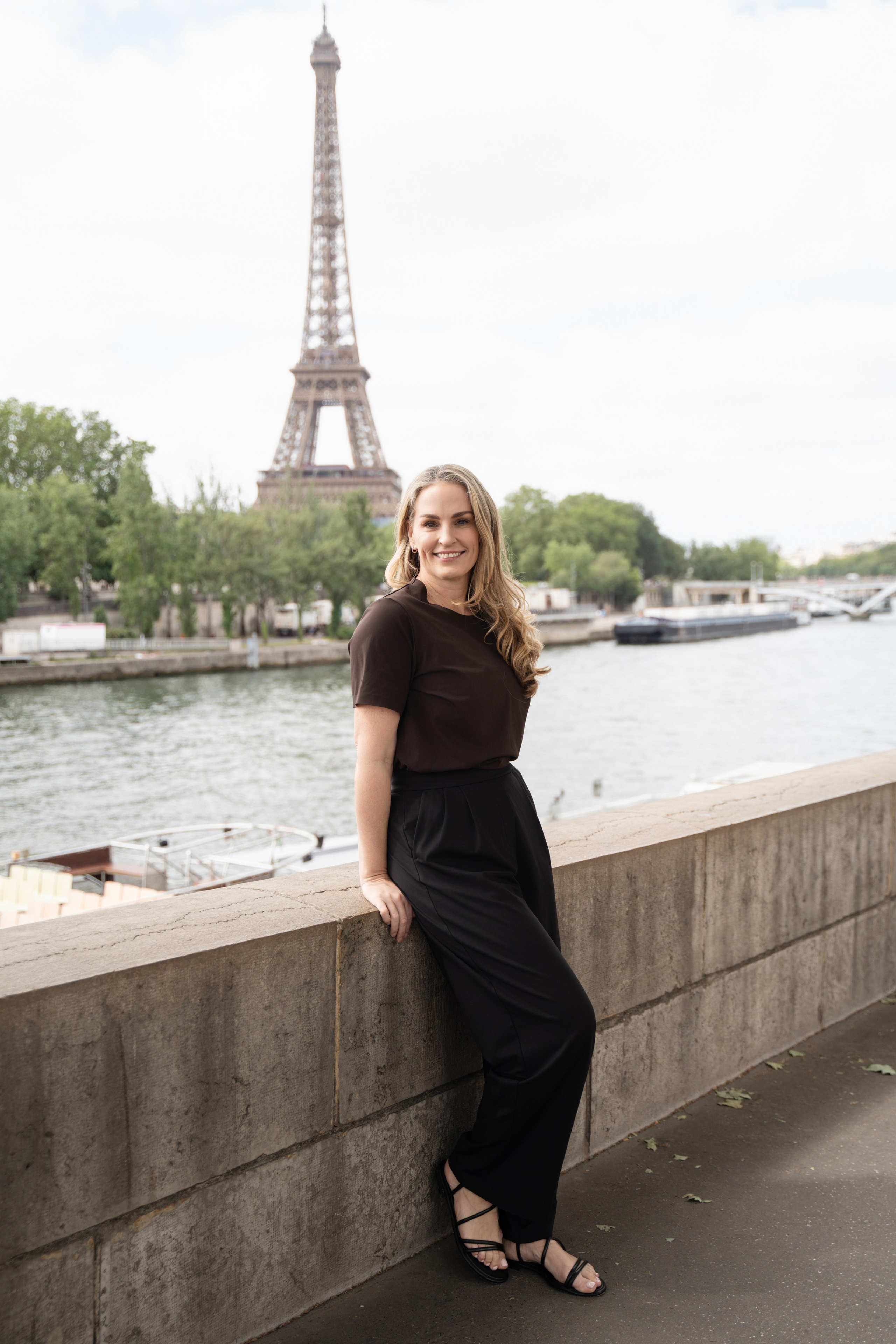 Content Nadia (2.5 hours). Photographer in Paris|Solo and groups, portraits & content, couples photo-shoot in Paris at the best locations