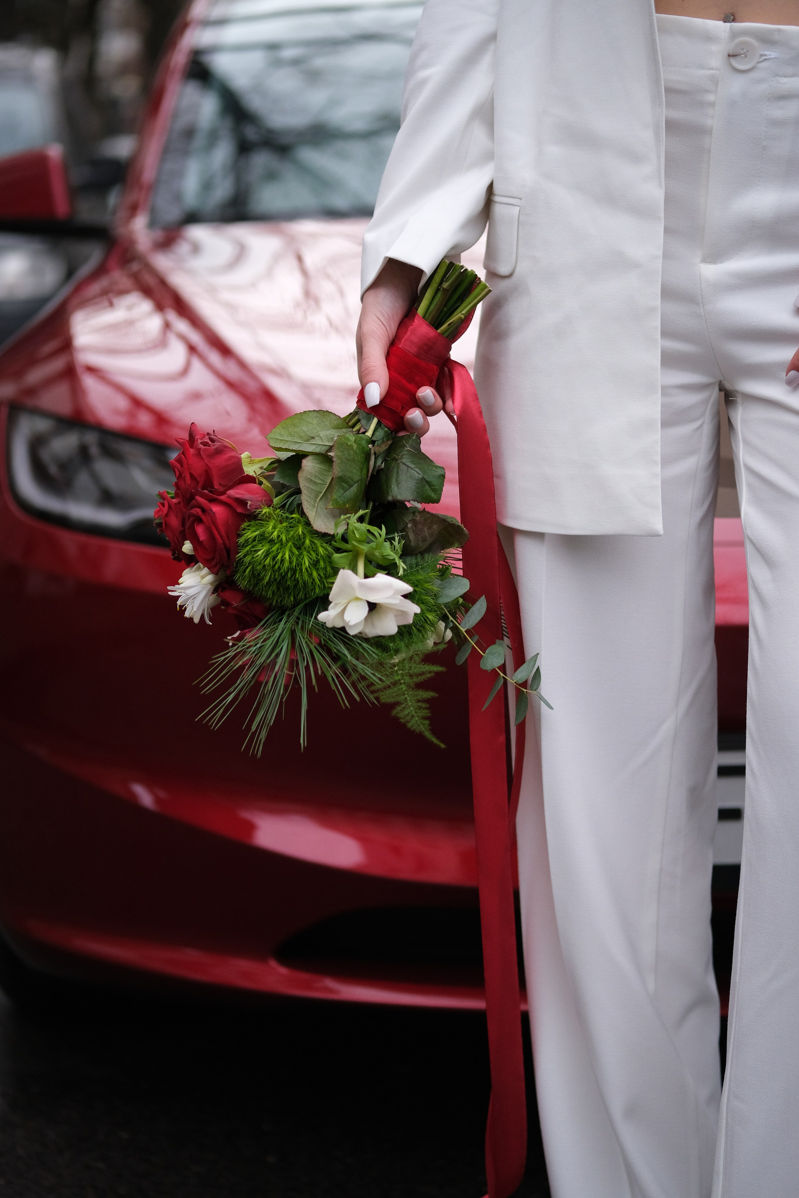 Red satin. Wedding photography — EMU Photos