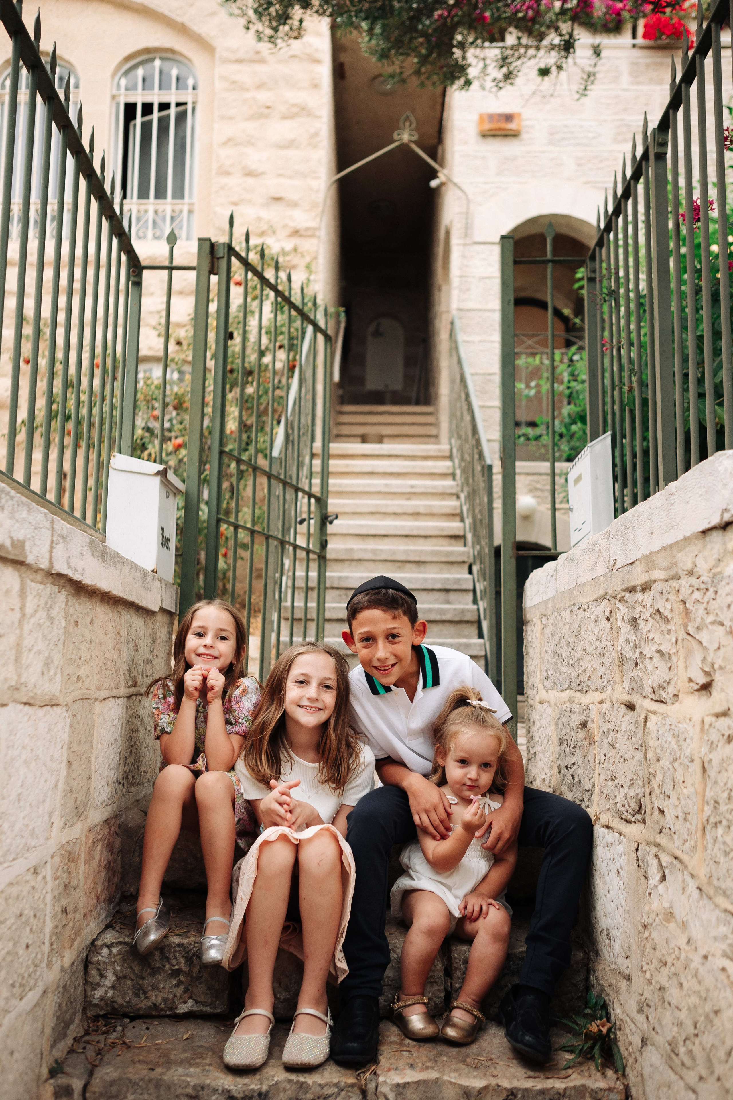 BIG FAMILY IN YAMIN MOSHE. Https://shi-photo.com/
