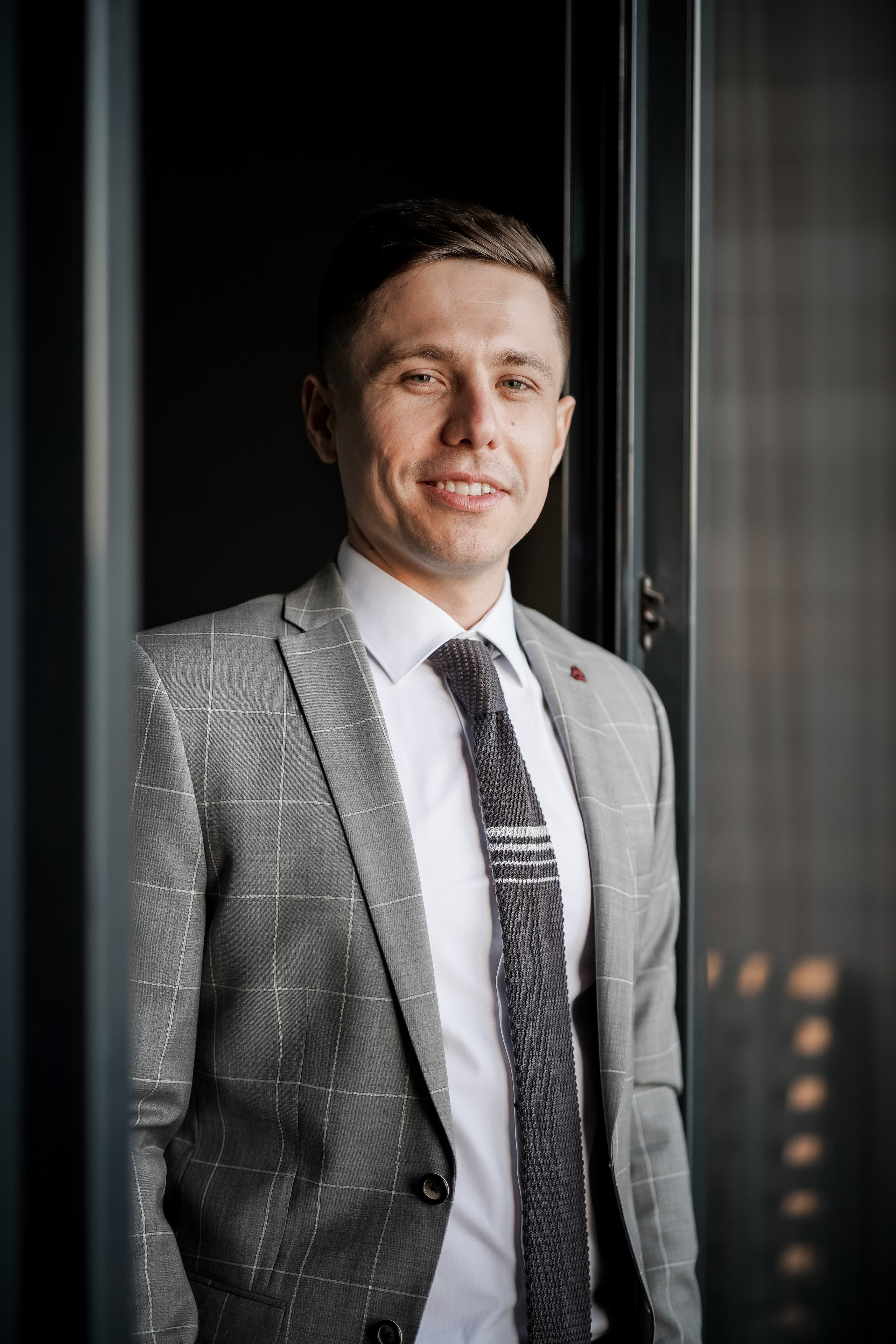 Der Bräutigam. Hochzeits- und Reportagefotograf für München, Regensburg, Deutschland RED LINE Media