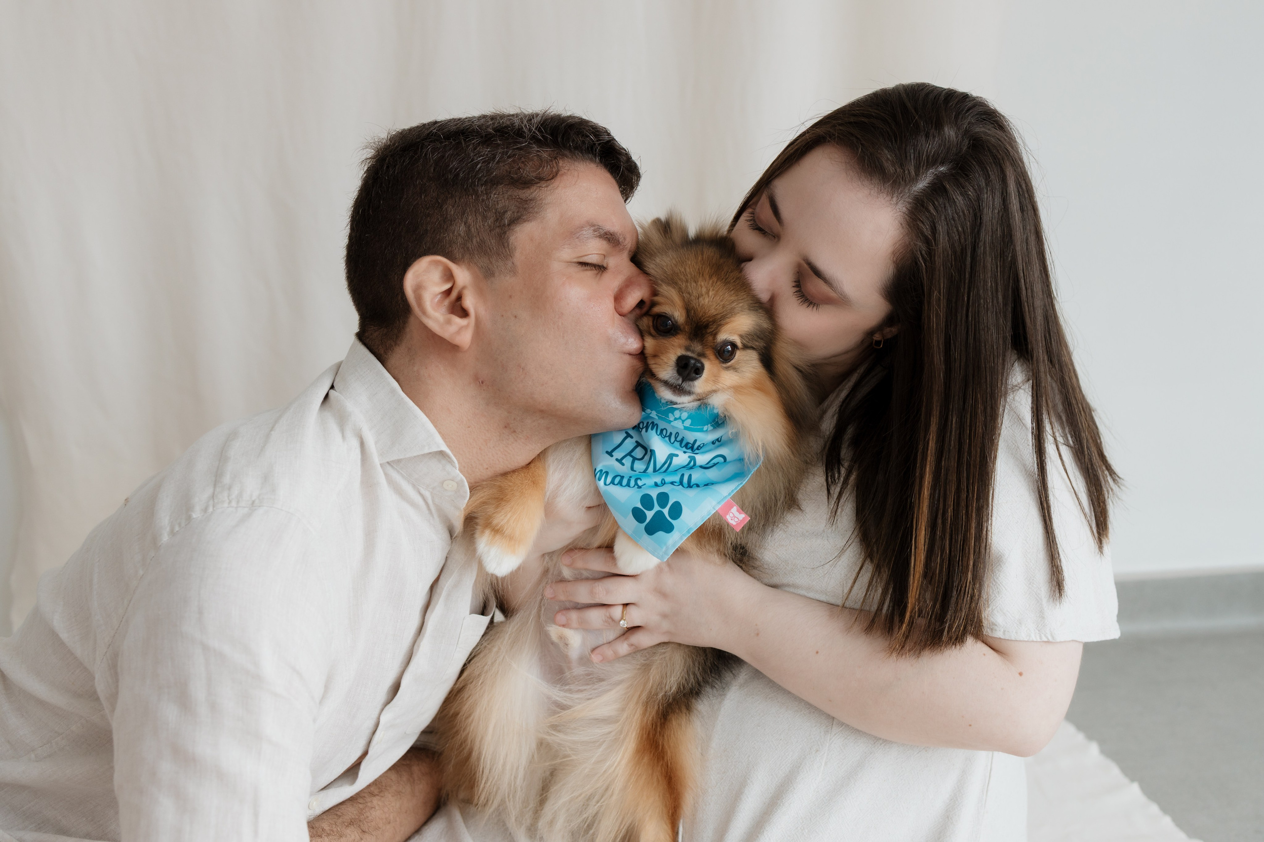 ensaio de anúncio da gestação, com pet promovido a irmão mais velho