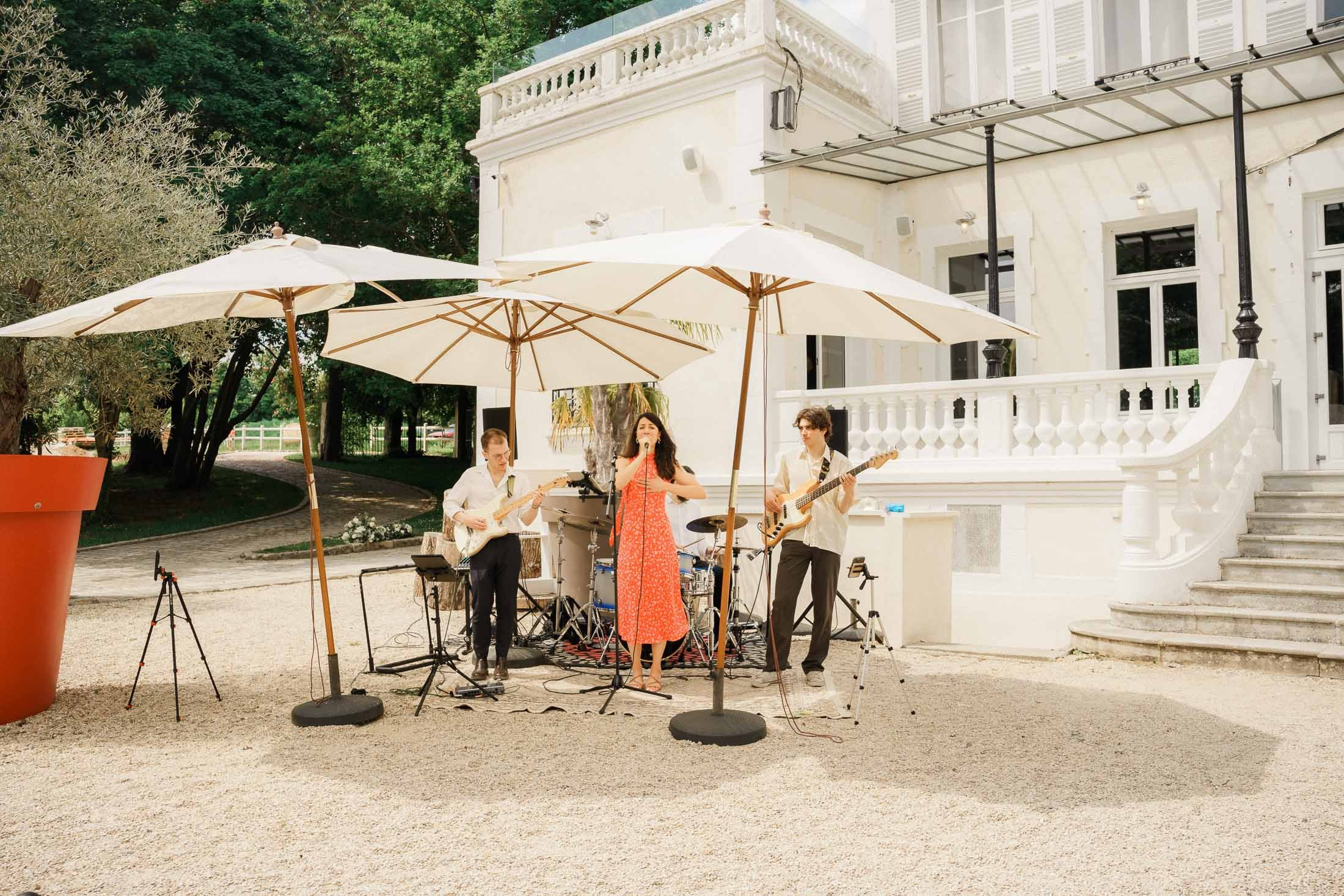 A Relaxed Day-After BBQ Party in France | Destination Wedding Photographer. StudioHappyMoment | Hääkuvaaja Helsinki, tunteikas ja dokumentaarinen kuvaus