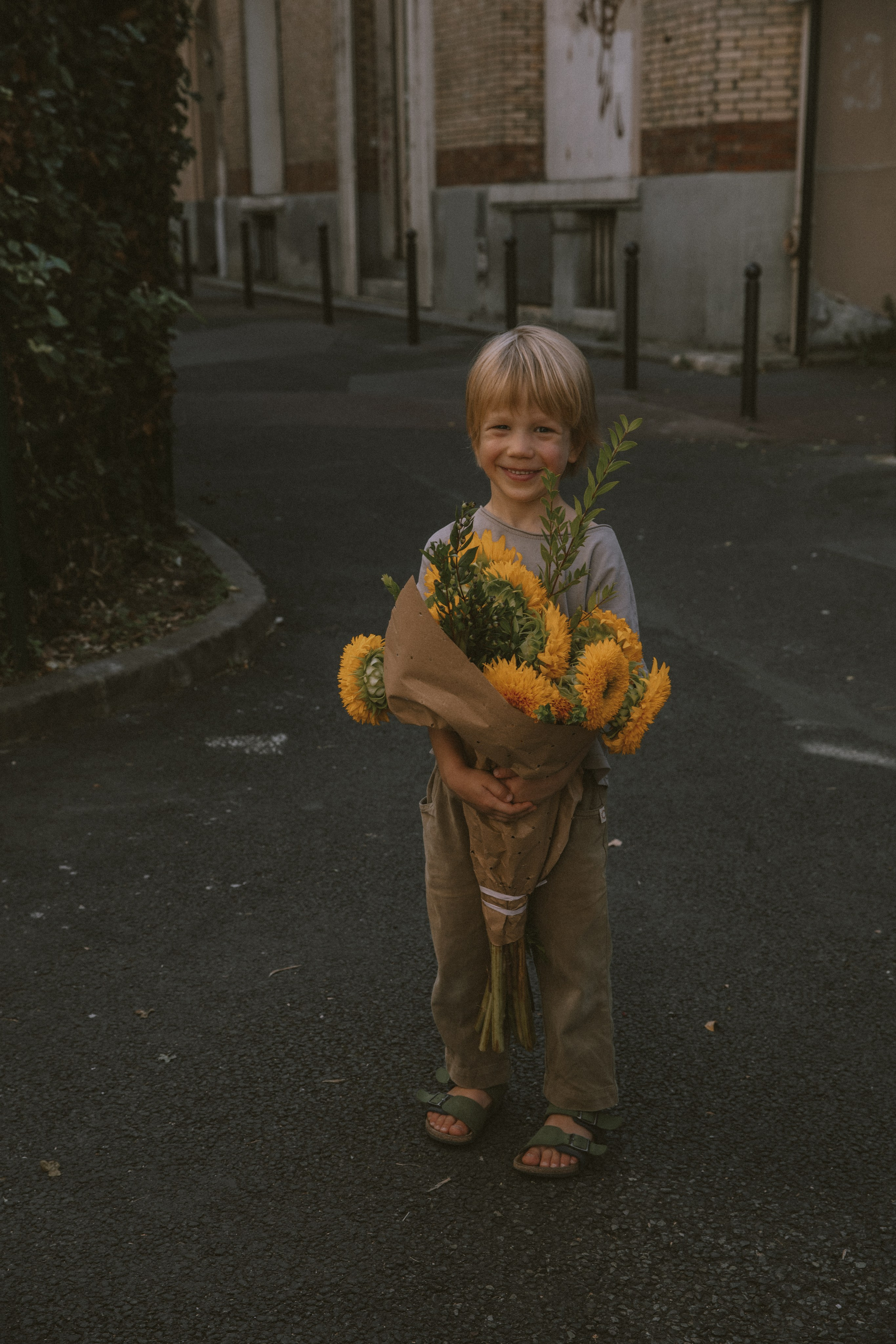 Family At Home Photoshoot in Paris | Natural Lifestyle Photography. Paris Wedding Photographer