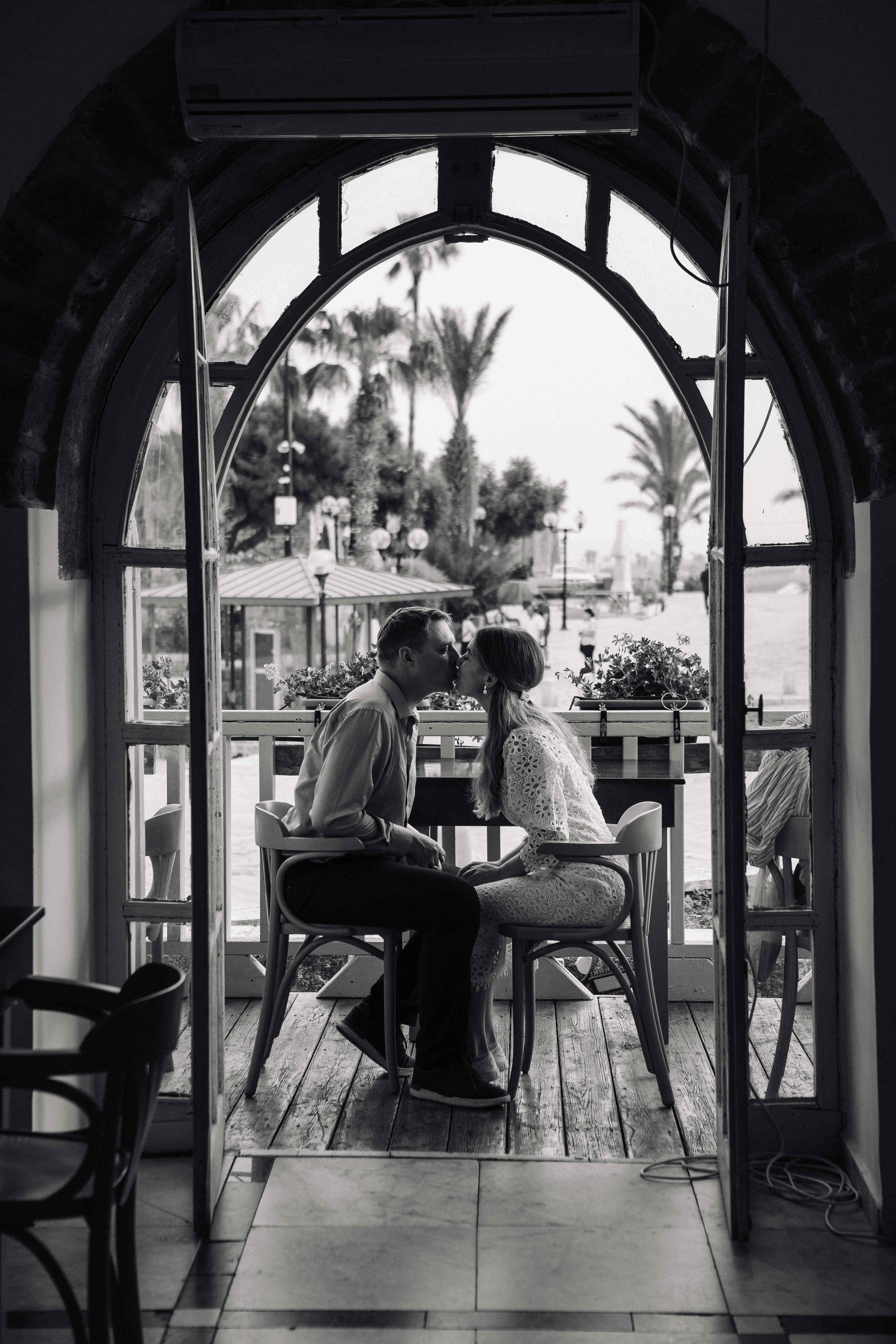 LOVERS IN JAFFO. PHOTOGRAPHER IN ISRAEL