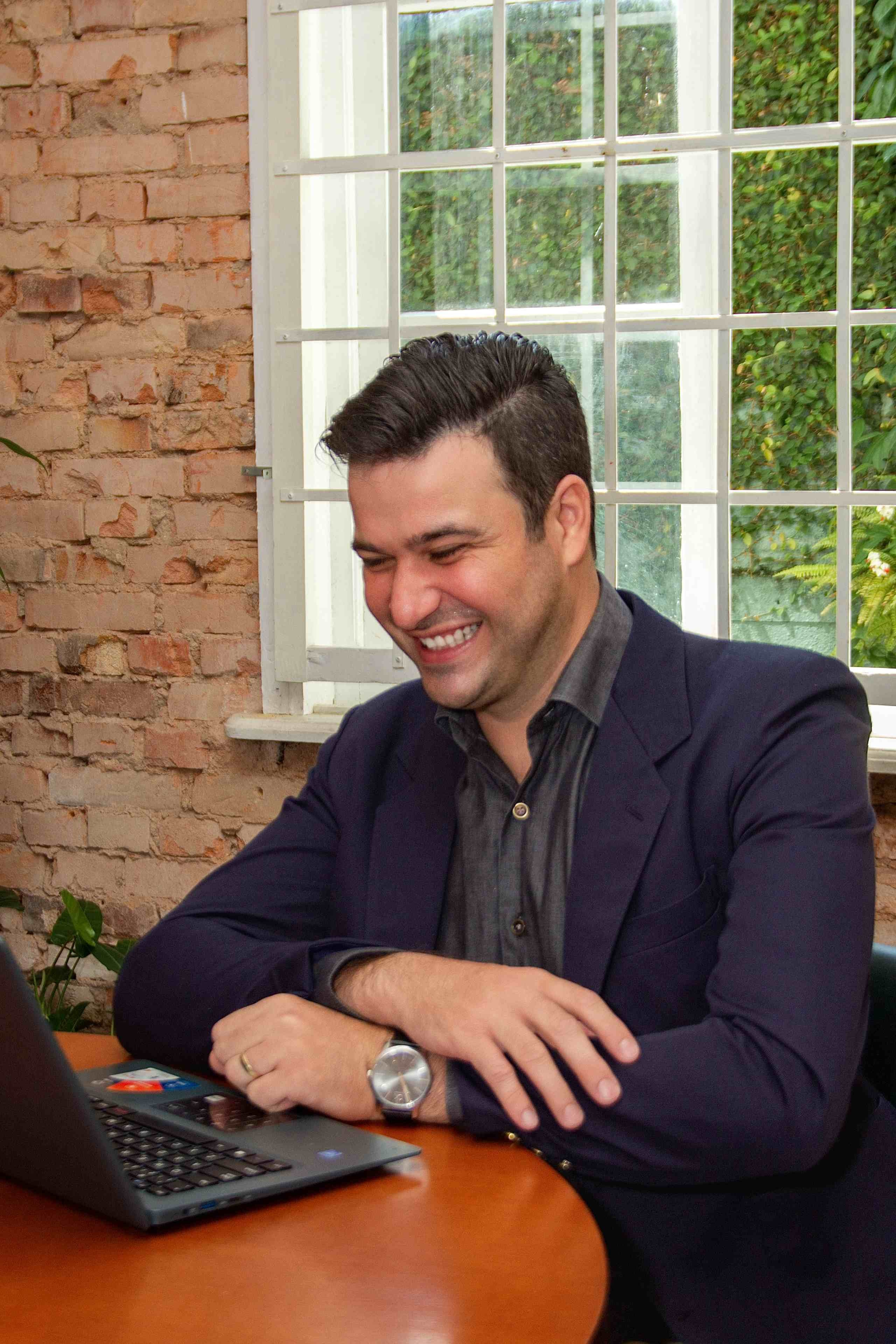 Retratos Empresariais de Alto Impacto: Otimize sua Presença Profissional com Agilidade. Marcus Monteiro Fotografia