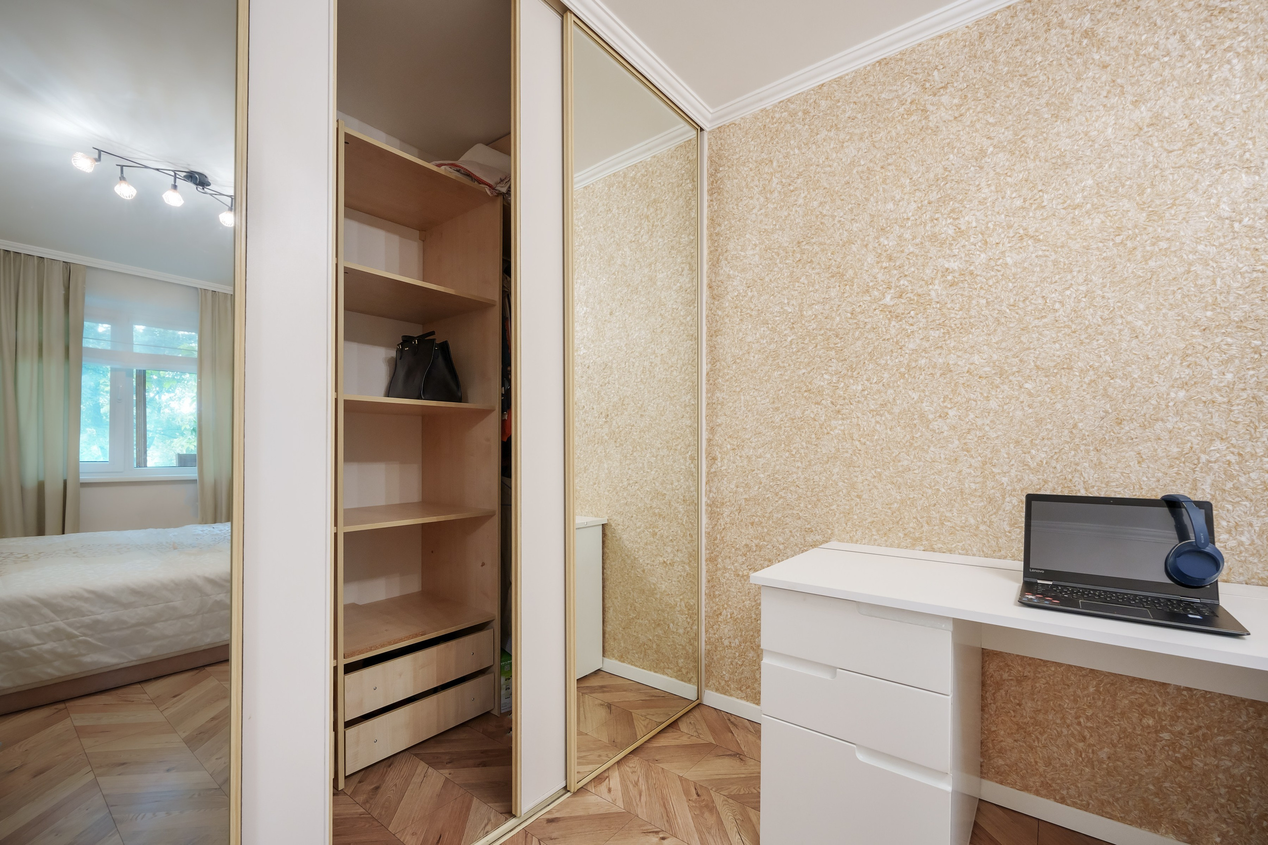 Apkasu g. 21. Elina Sapiega fotografė Vilniuje