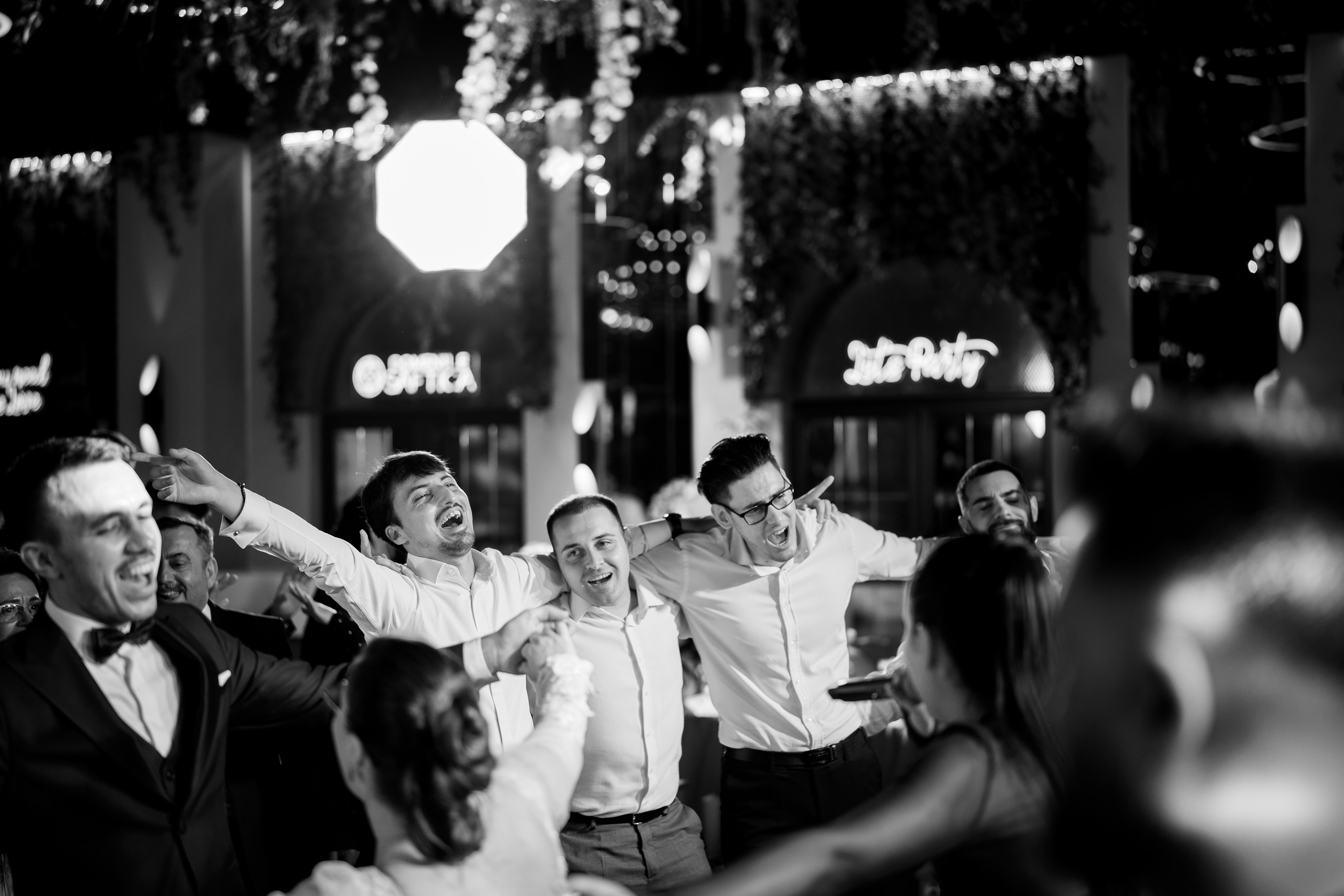 PARTY. Gabriel Florea — Fotograf nuntă București