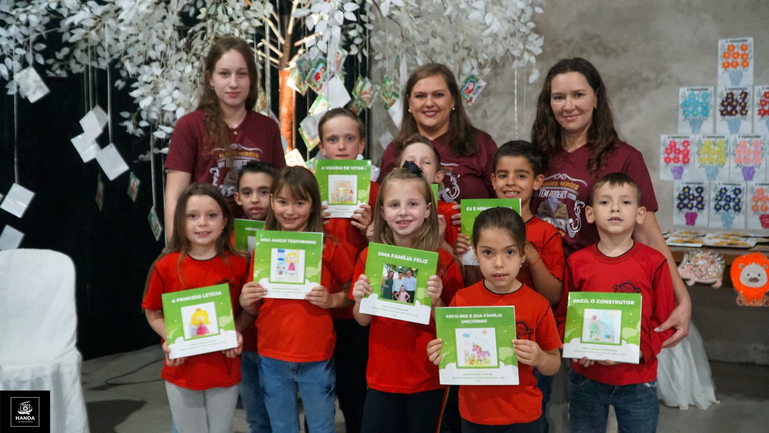 Noite autógrafos colégio Aurélio Buarque de Holanda. Handa Produções