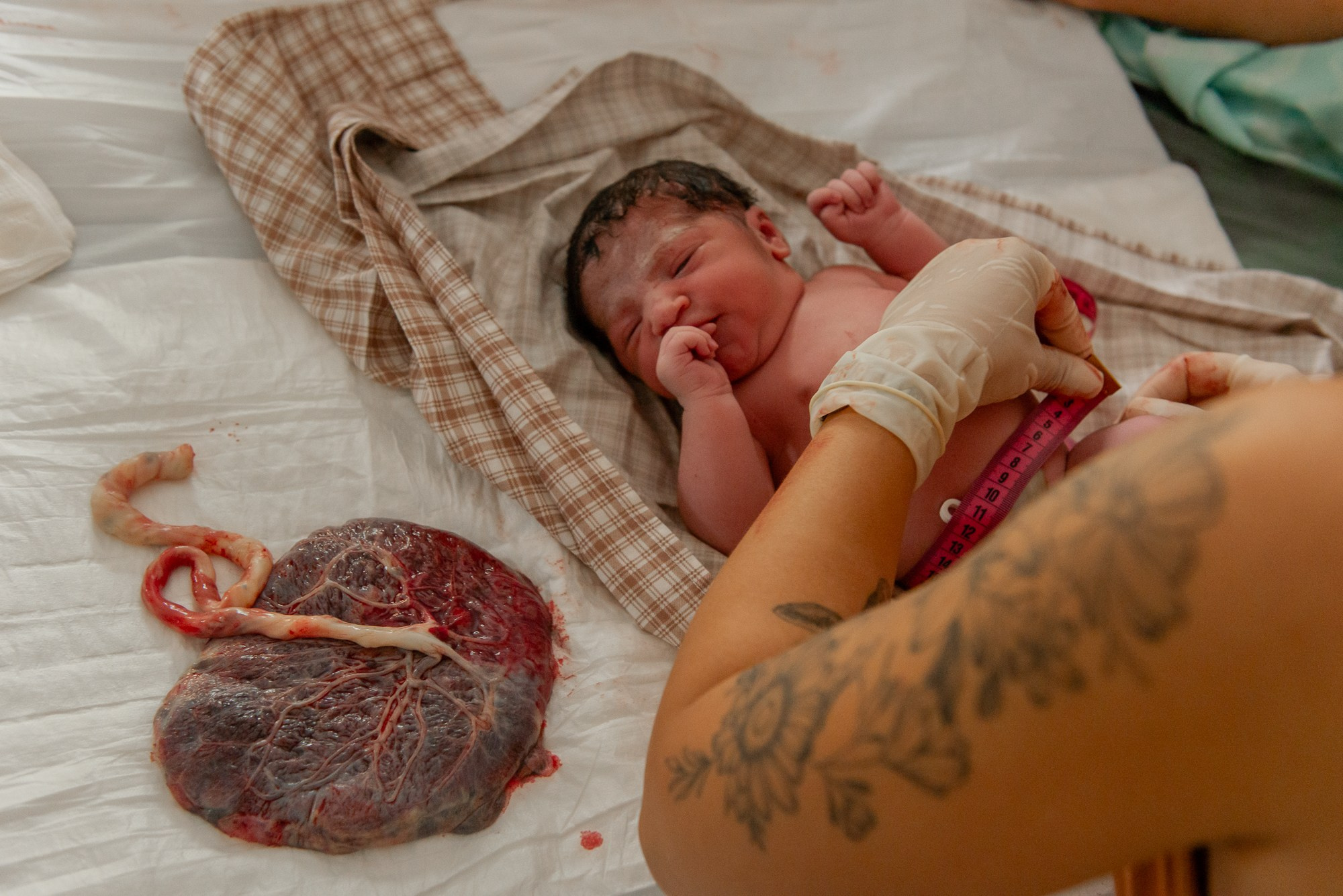 Fotografia de Parto Maria Liz. Água Carmim Fotografia